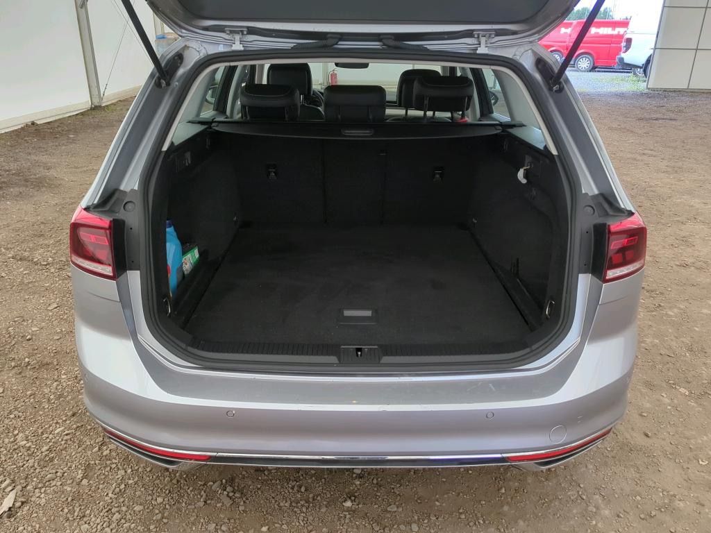 Volkswagen Passat, 2.0TDi DSG ELEGANCE 1.maj. ČR - fotka 5
