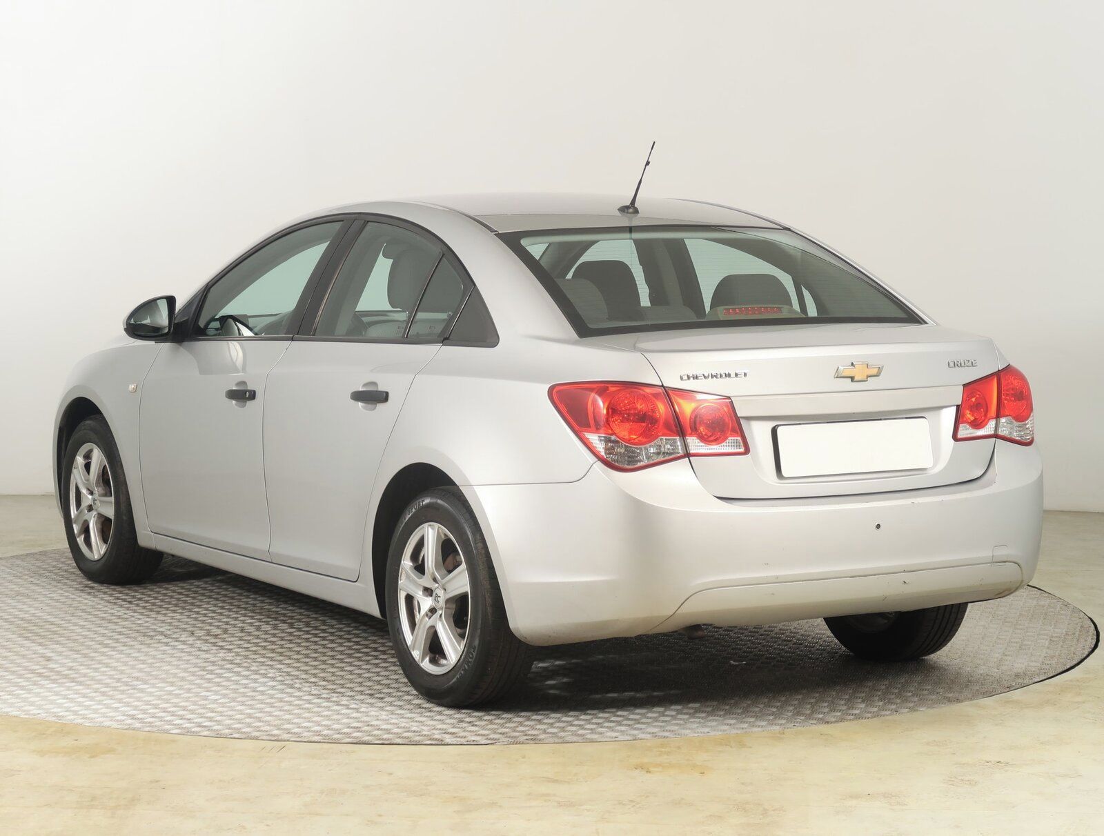 Chevrolet Cruze, 1.6 i 16V, Parkovací asistent - fotka 4
