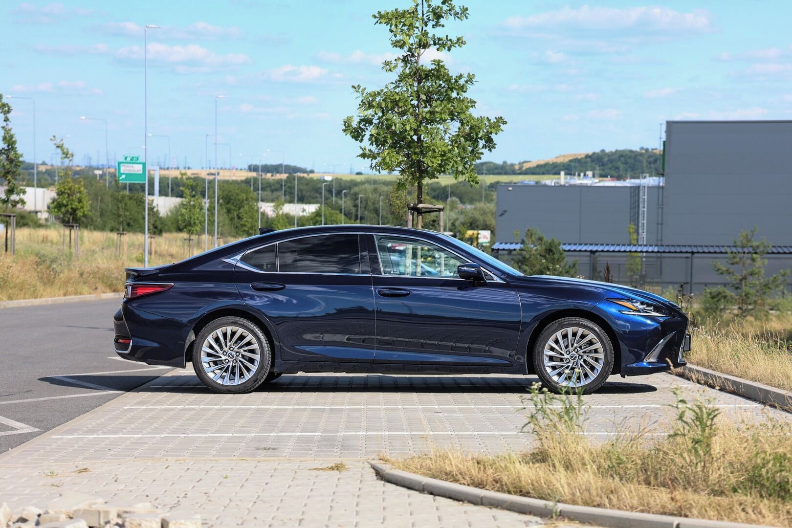 Lexus ES 300h, 300H 2,5 HEV LUXURY - fotka 5