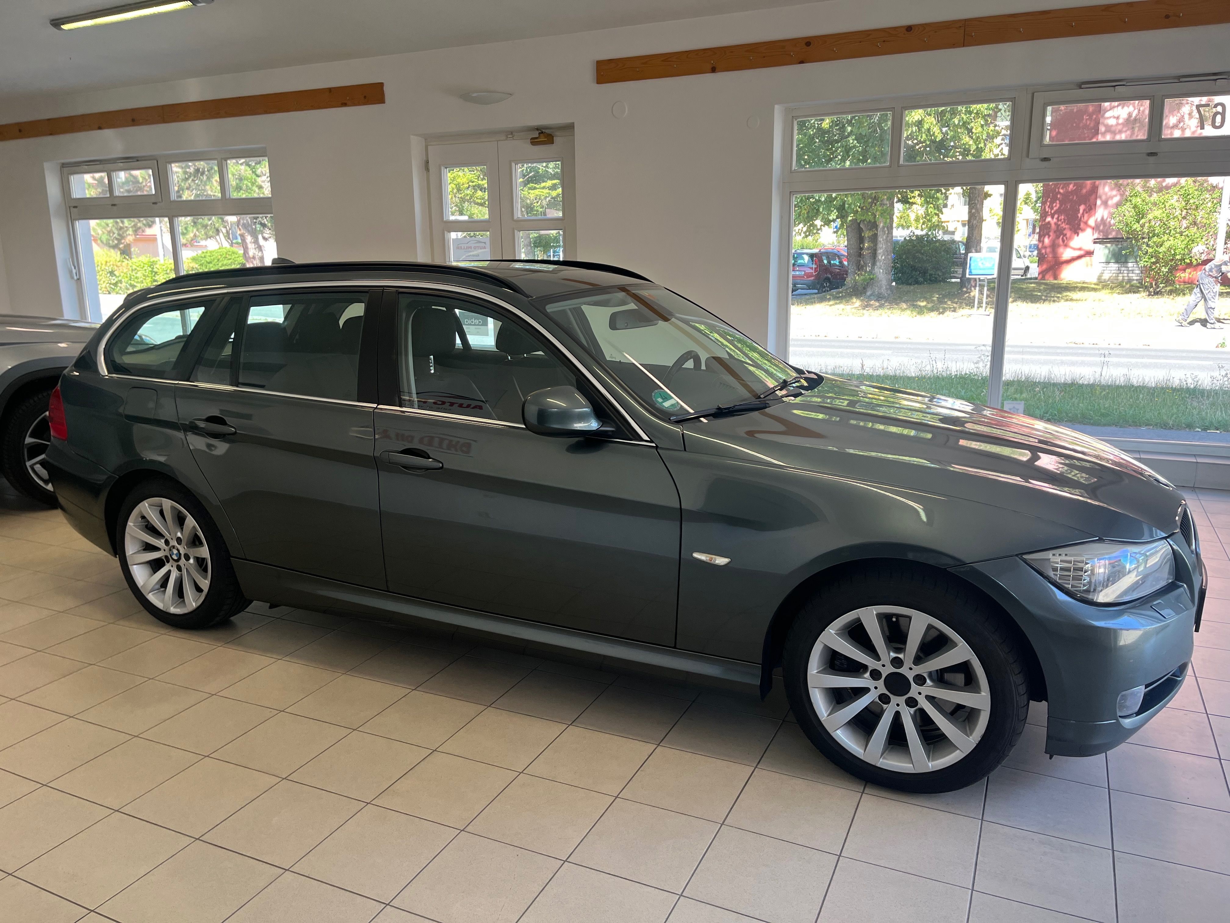 BMW Řada 3, 330d xDrive Lci - fotka 4