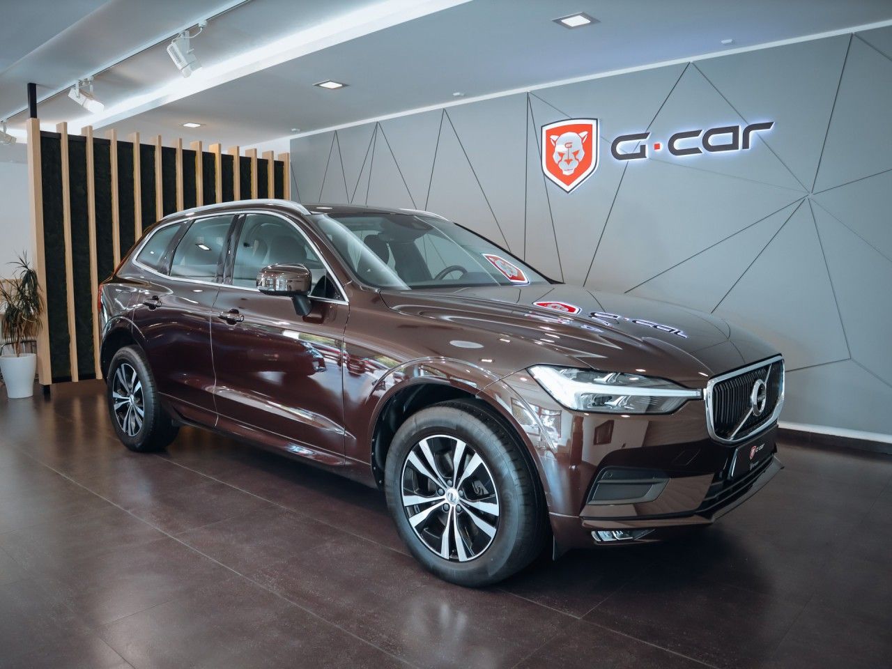 Volvo XC60, B4 AWD Momentum Pro - fotka 3