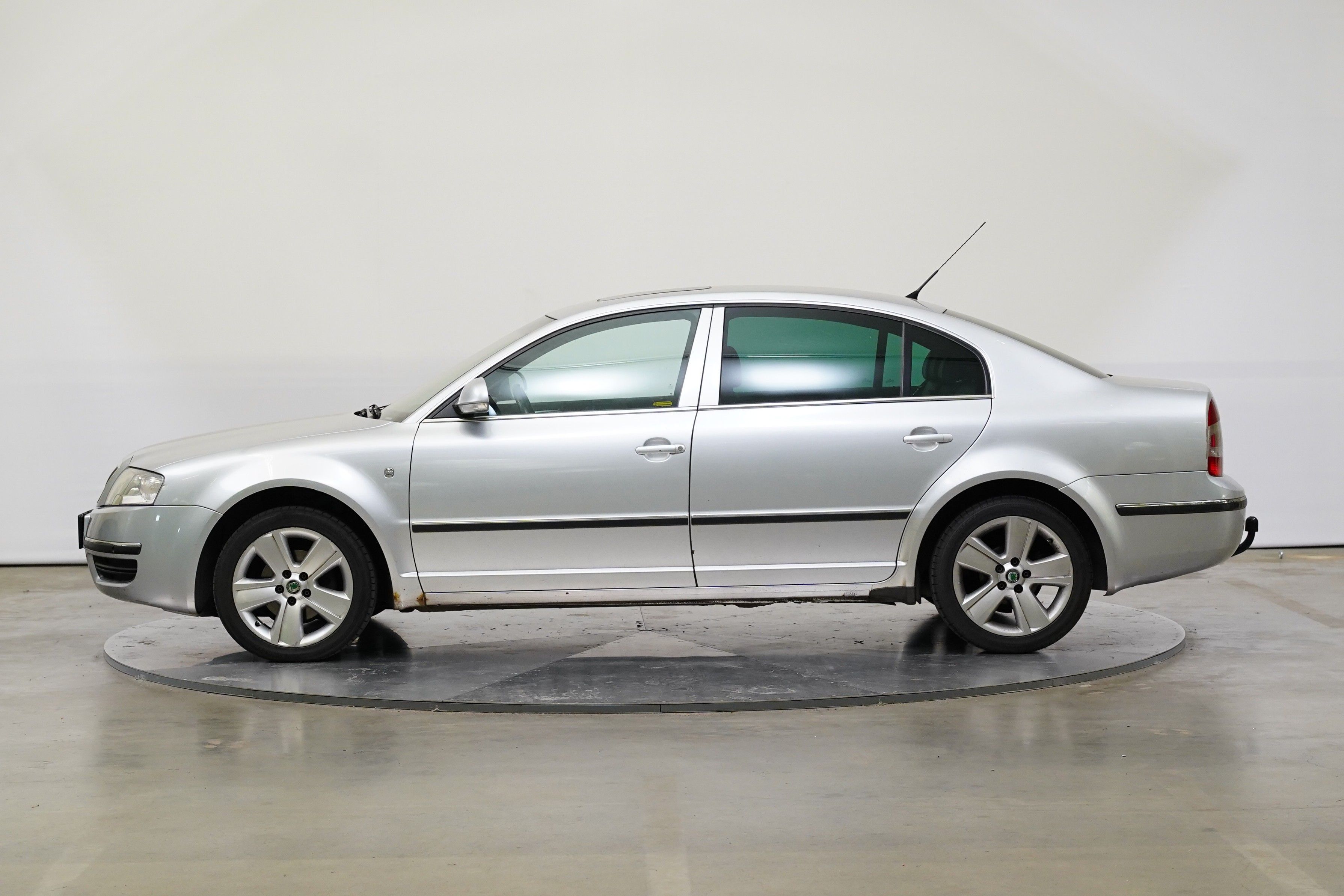 Škoda Superb, 2.0 TDI 103 kW Elegance Top - fotka 3