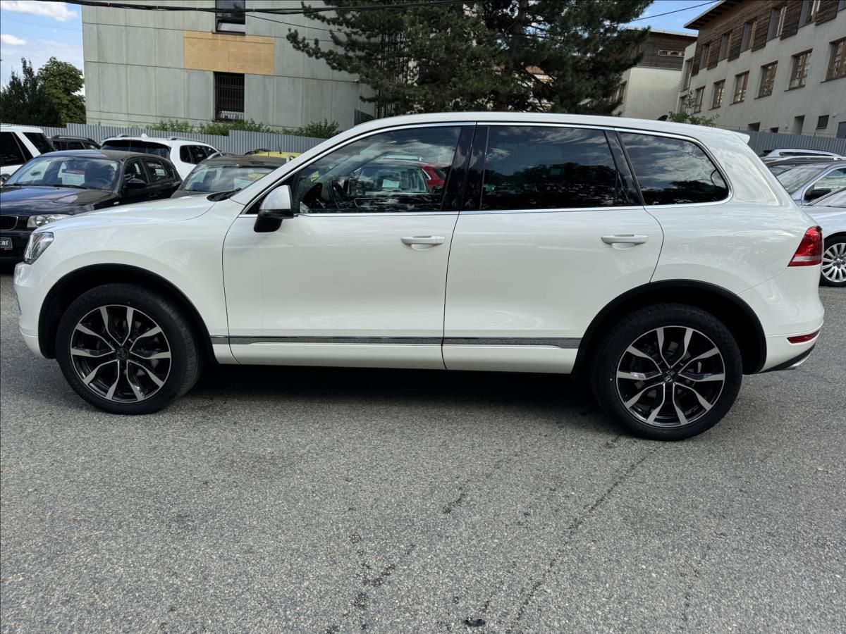 Volkswagen Touareg, 3,0 LED+KRASNÝ STAV .!! - fotka 5