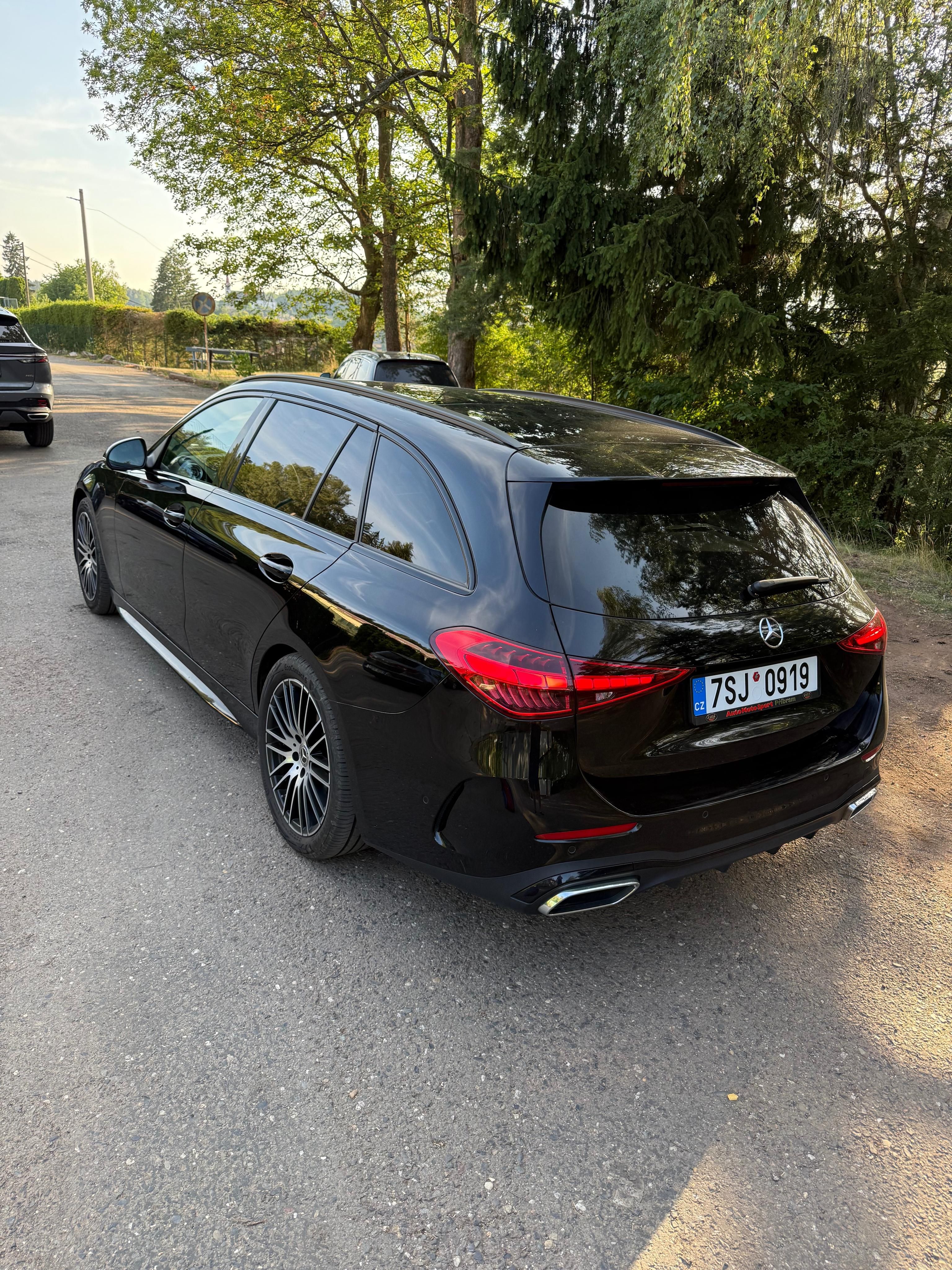 Mercedes-Benz Třídy C, Mercedes-Benz C 220 d T AMG - fotka 5
