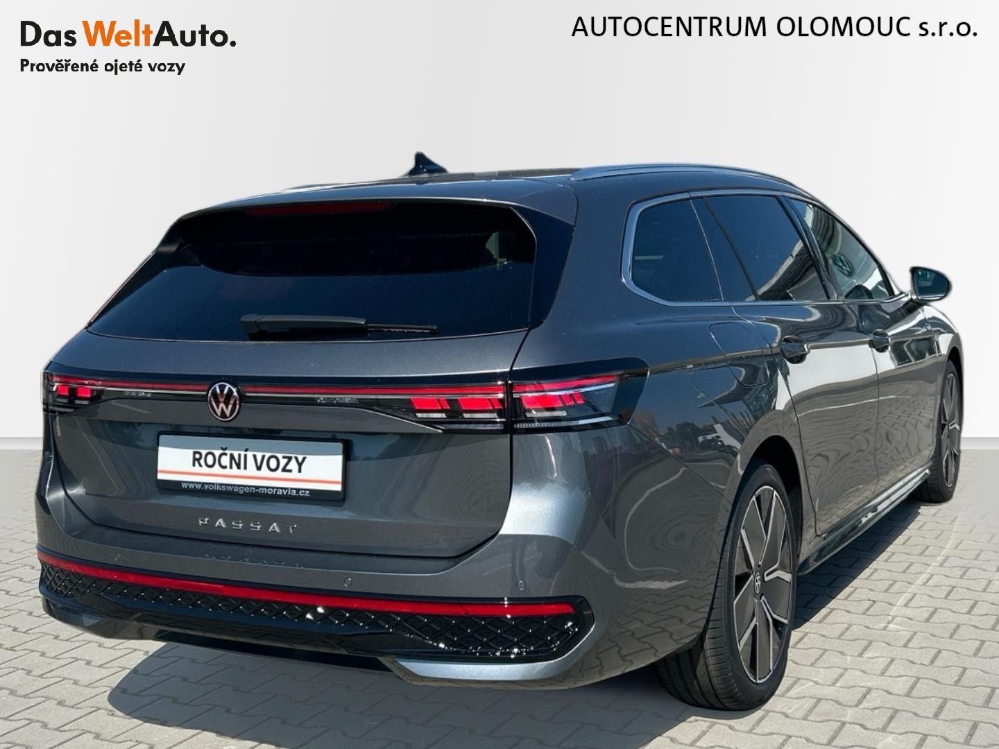 Volkswagen Passat, 2.0 TDI 7DSG R-Line - fotka 2