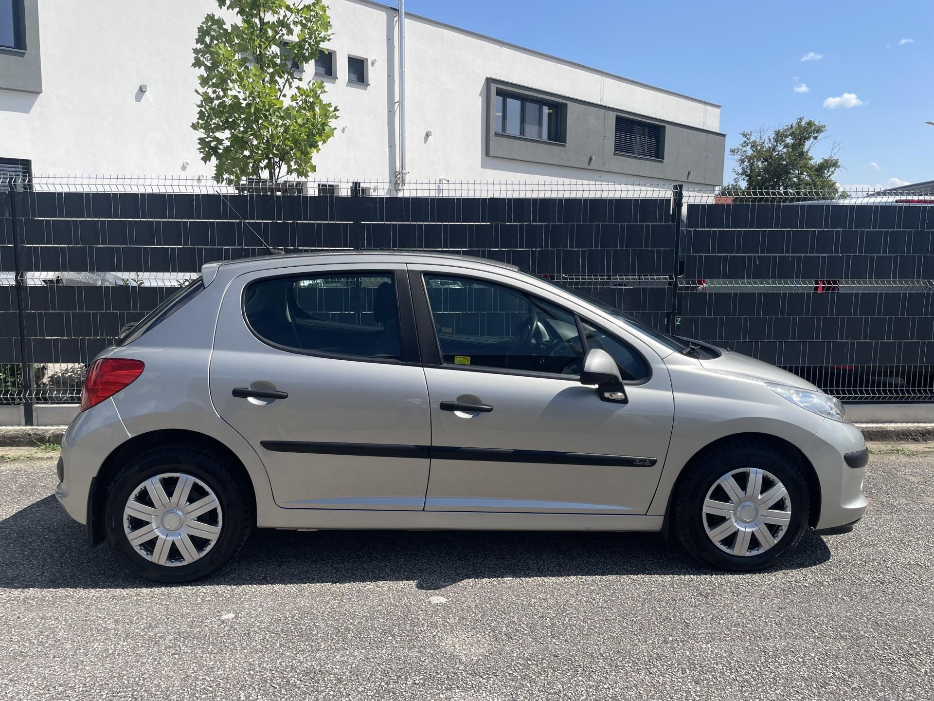 Peugeot 207, 1.4i - 67.000 km - ČR - fotka 6