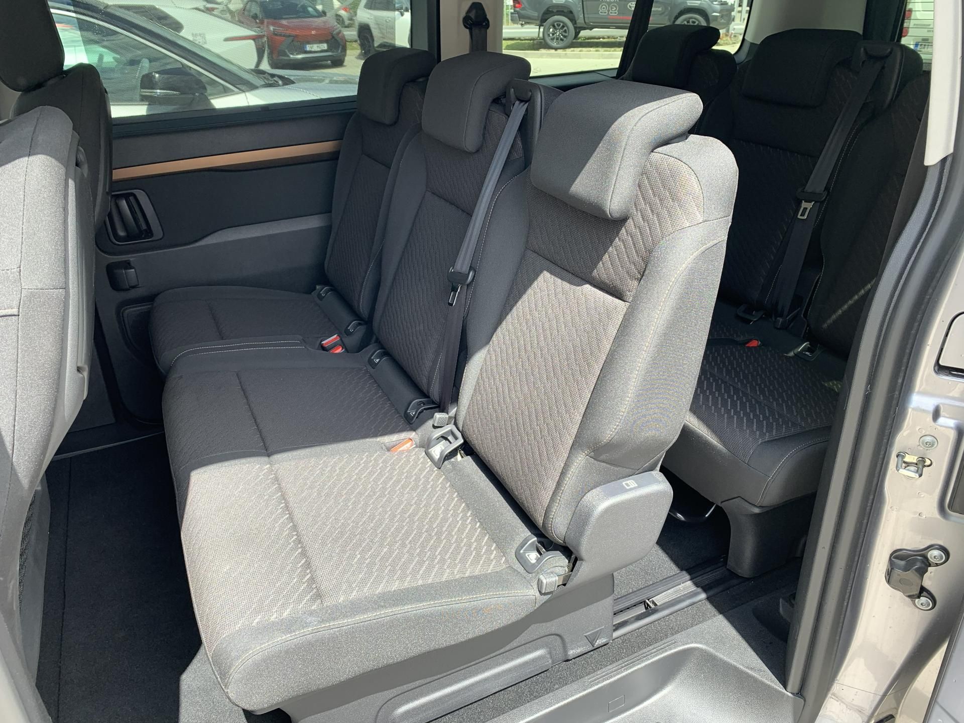 Toyota Proace Verso, L2 FAMILY 2.0 D-4D 130kW AT8 - fotka 6