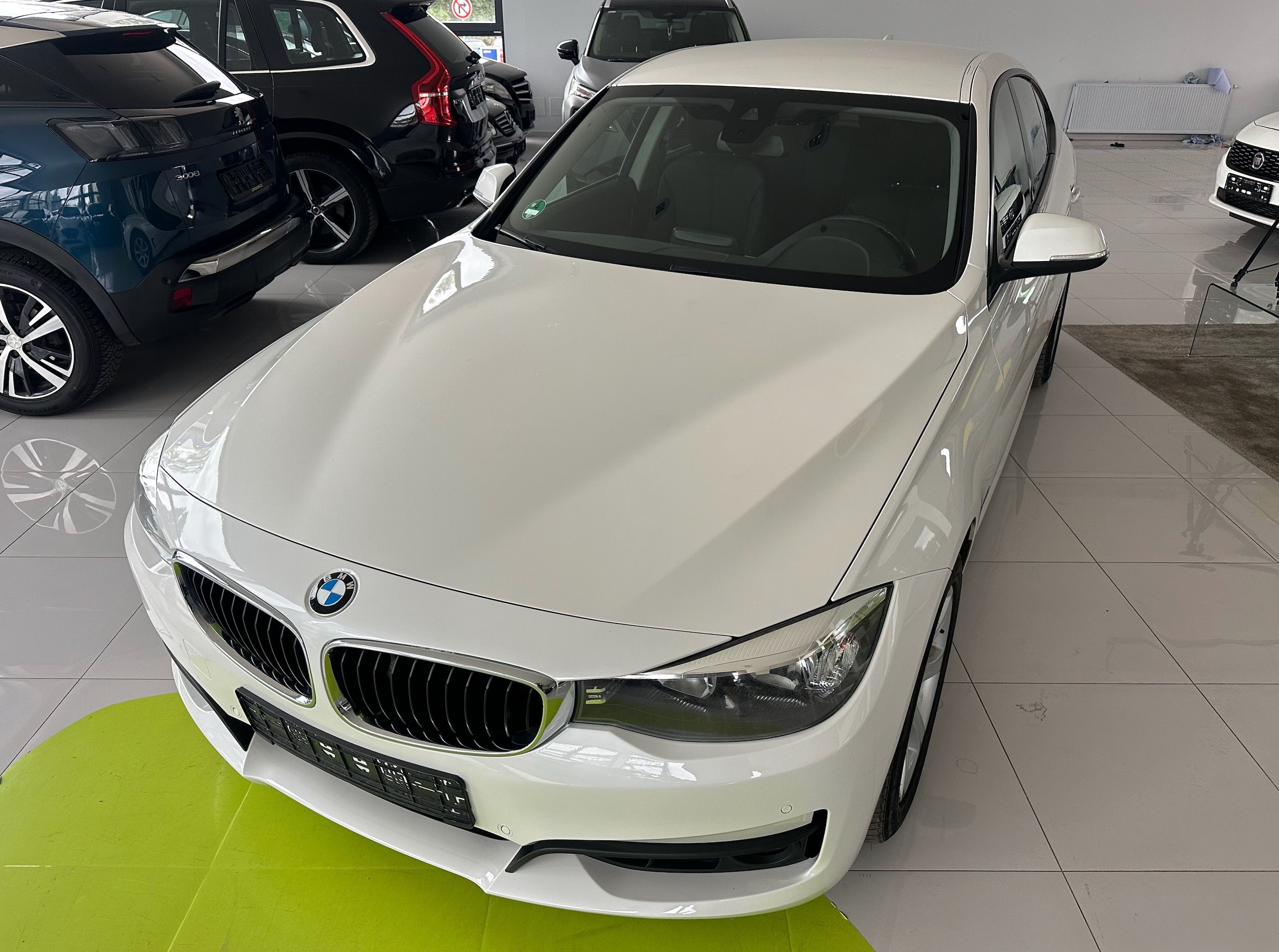 BMW Řada 3, 318dGT 2.0 KOMPLETNÍ SERVIS - fotka 6