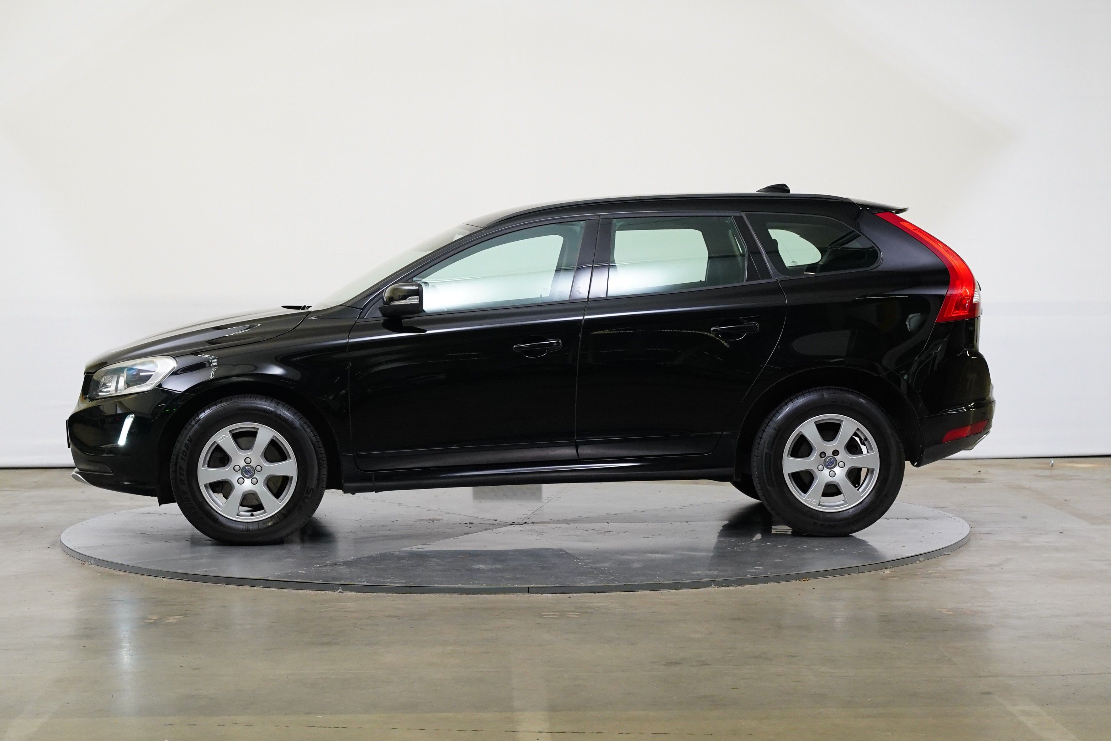 Volvo XC60, 2.4 D4 133 kW AWD Kinetic - fotka 3