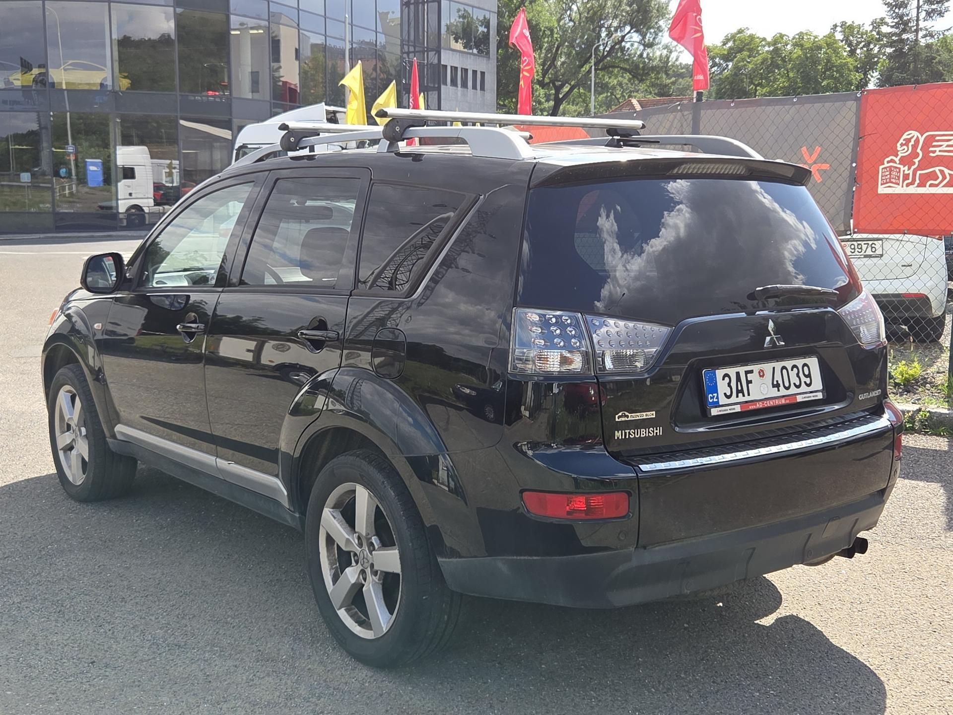 Mitsubishi Outlander, 2,0DI-D 4x4 - fotka 6