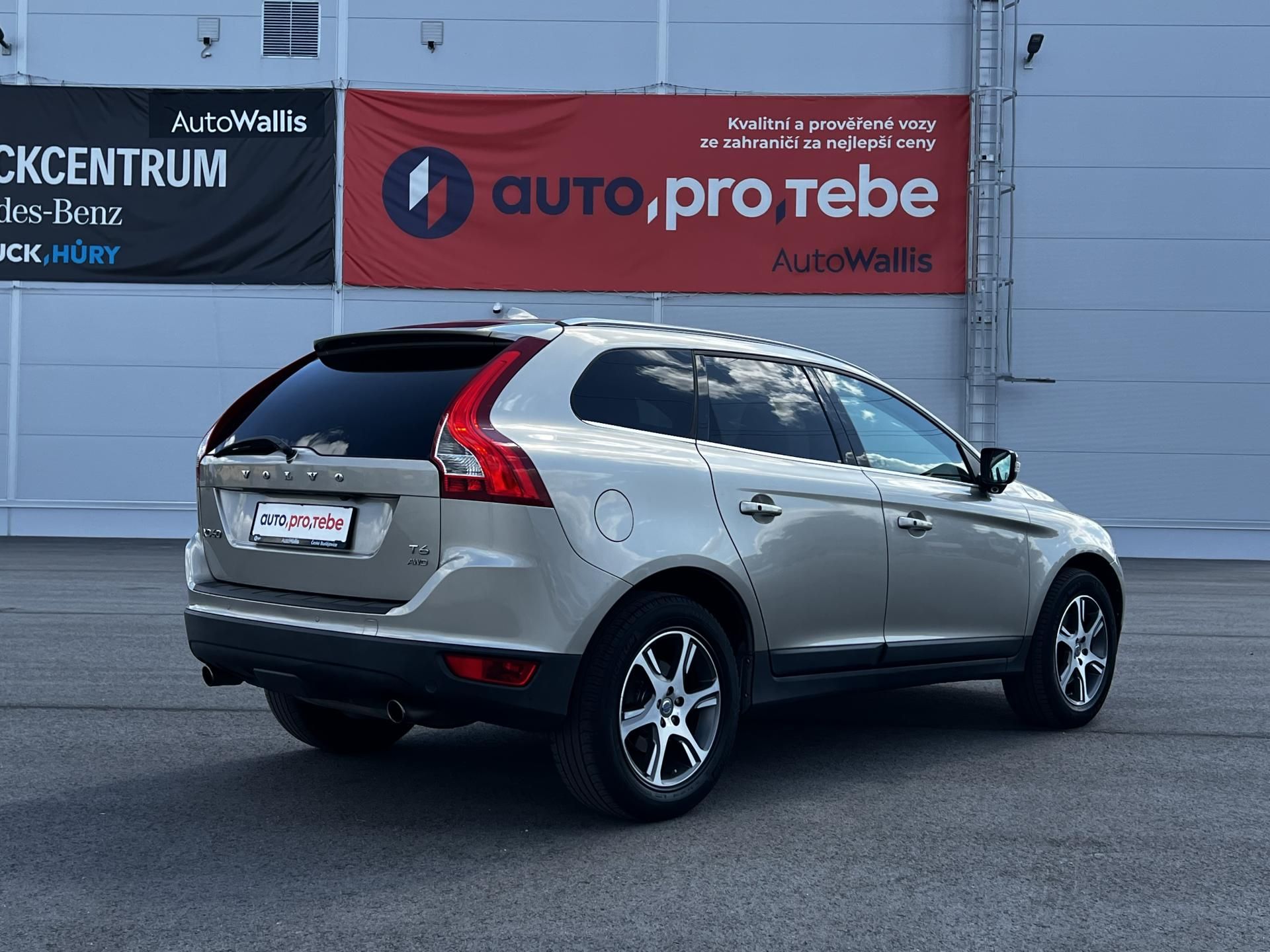 Volvo XC60, 3.0 T6 AWD Aut. Summum TZ - fotka 4