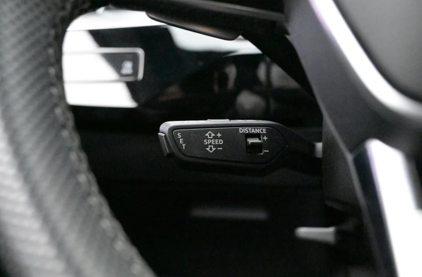 Audi Q8 e-tron, 55 Q S-Line SoH 94% 360k Pano - fotka 6
