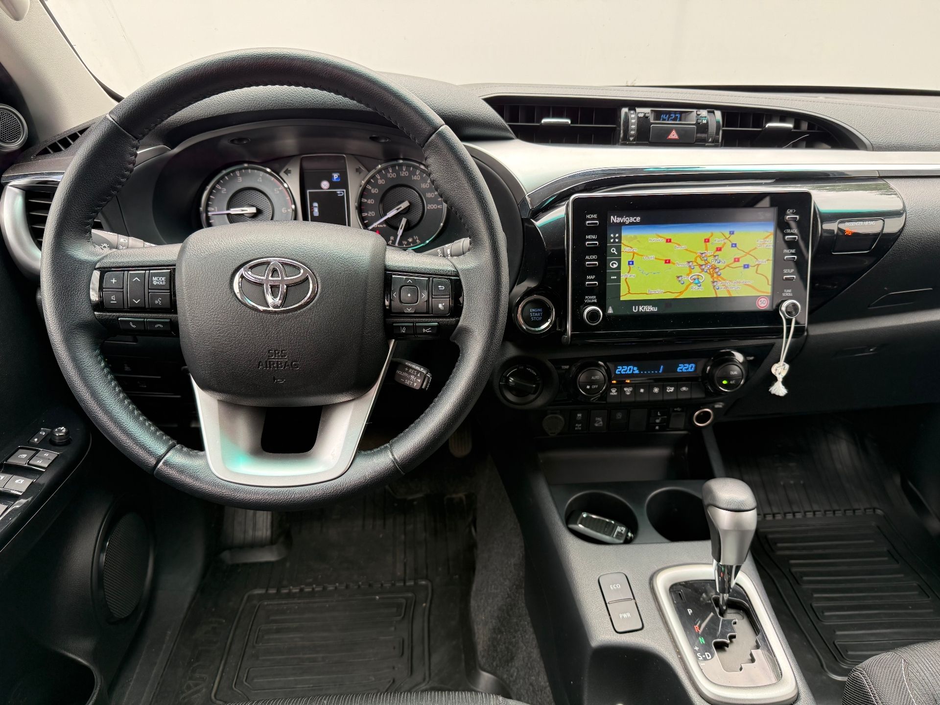 Toyota Hilux, 2.8 D-4D 150 kW Executive 4x4 - fotka 5