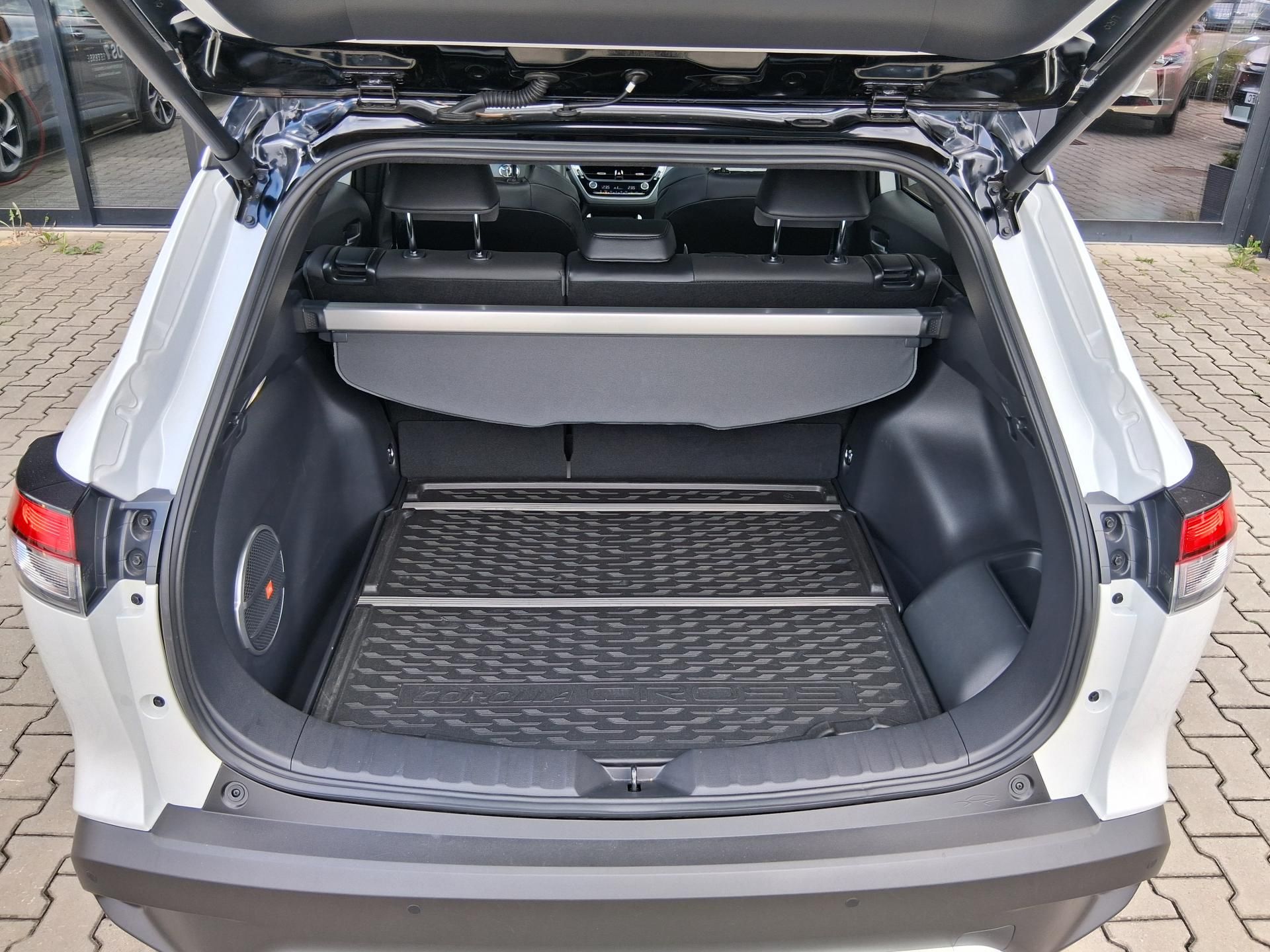 Toyota Corolla Cross, EXE. JBL SKY. 2.0 H. 4x4 143kW - fotka 6
