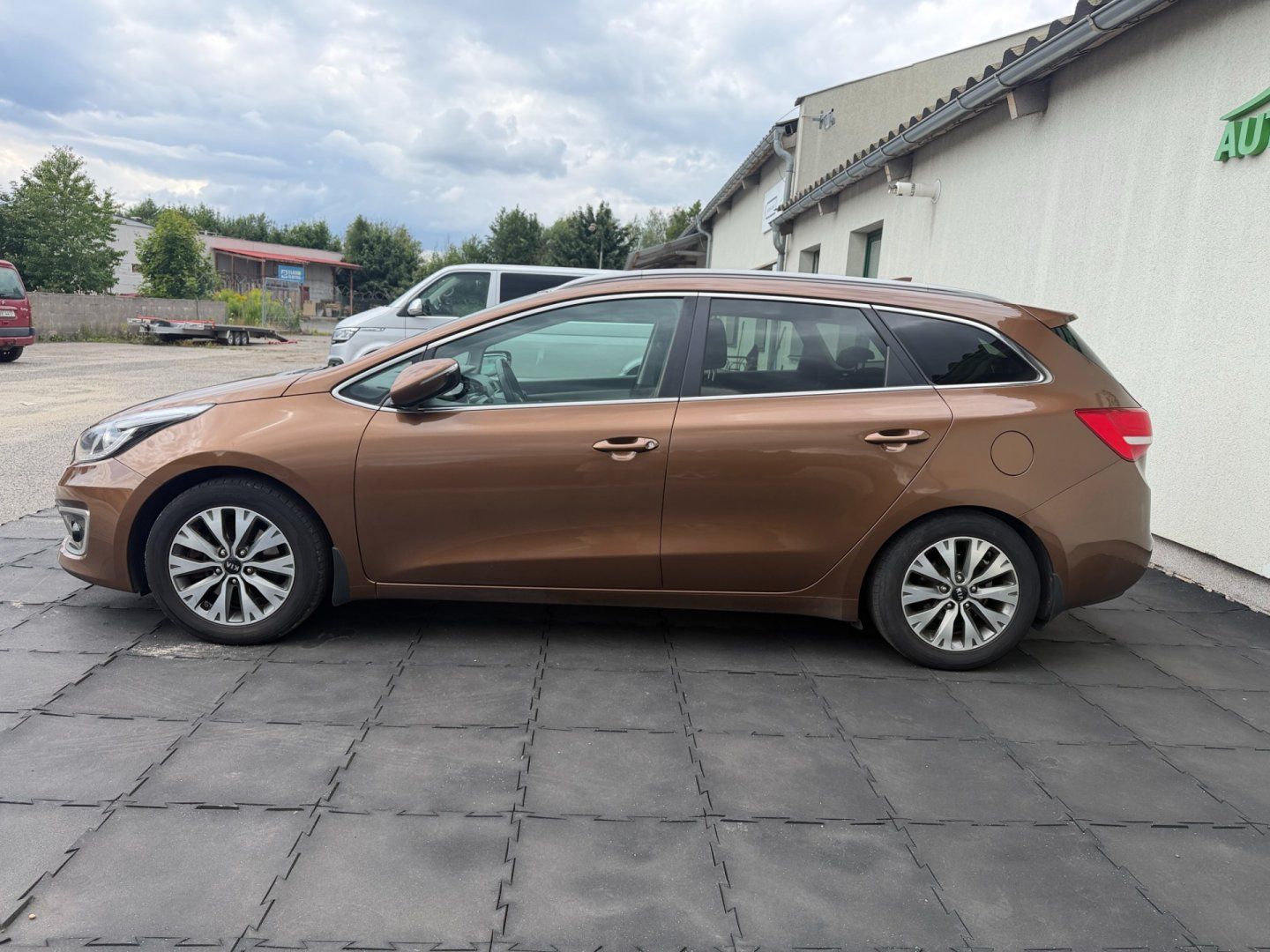 Kia Cee´d, 1.6GDi park. kamera, 2x alu - fotka 4