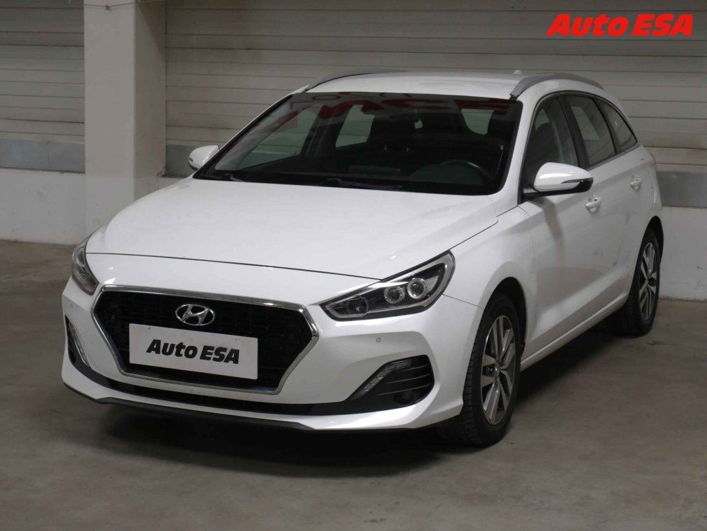 Hyundai i30, 1.6 CRDi,Style,navi,kamera - fotka 3