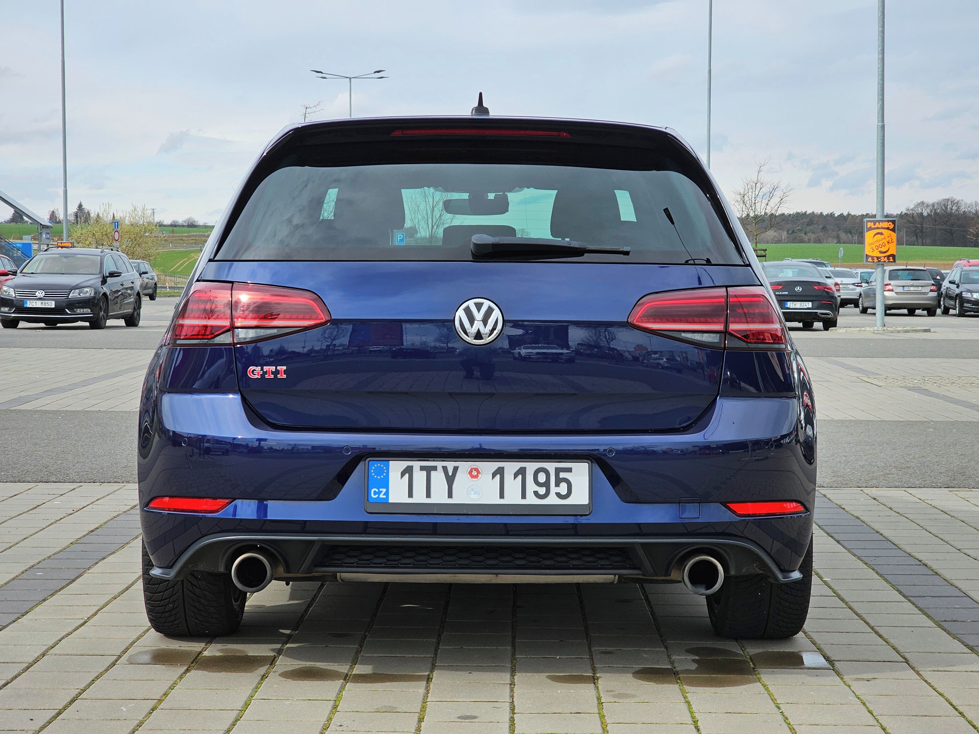 Volkswagen Golf, Volkswagen Golf 7.5 GTI 180kW - fotka 4