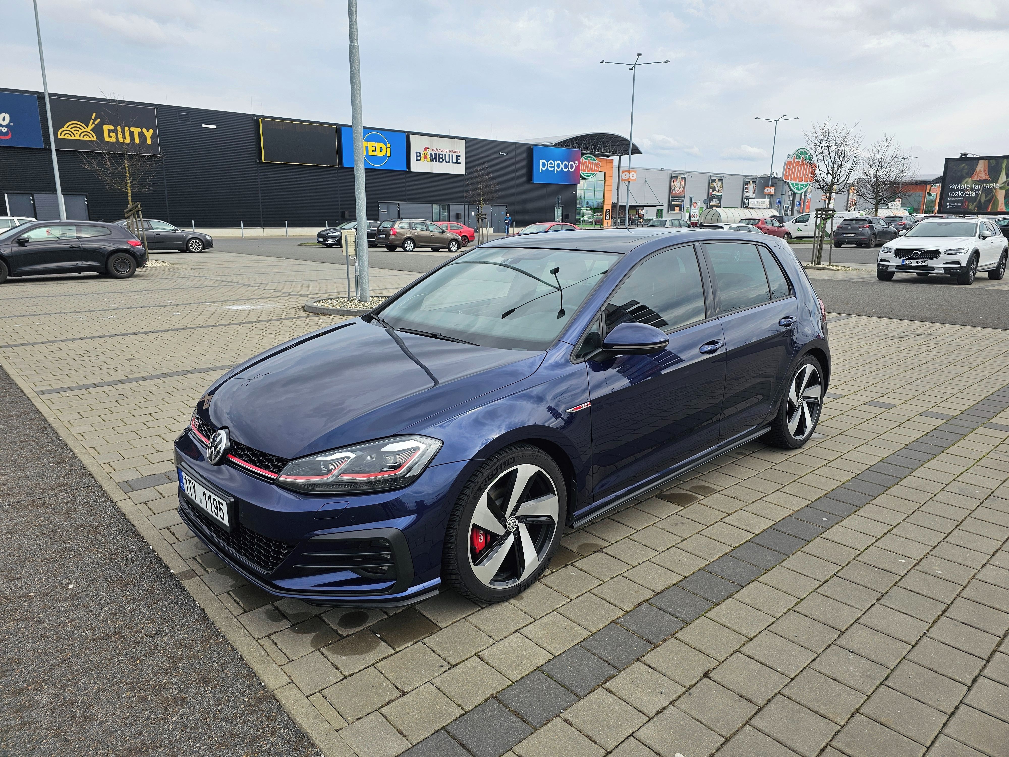 Volkswagen Golf, Volkswagen Golf 7.5 GTI 180kW - fotka 6