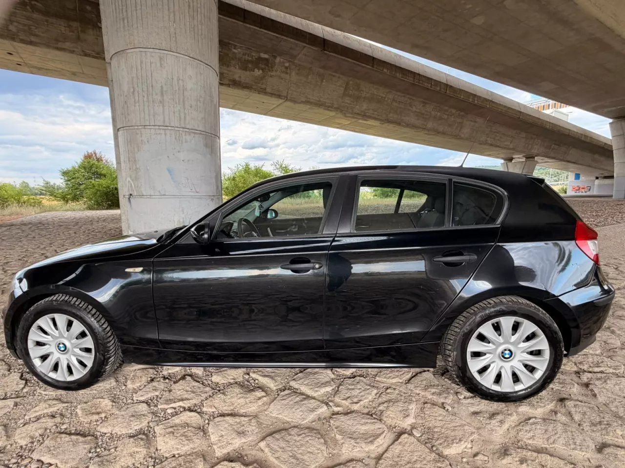 BMW Řada 1, E87 2.0D 90kW 6st. manuál - fotka 5