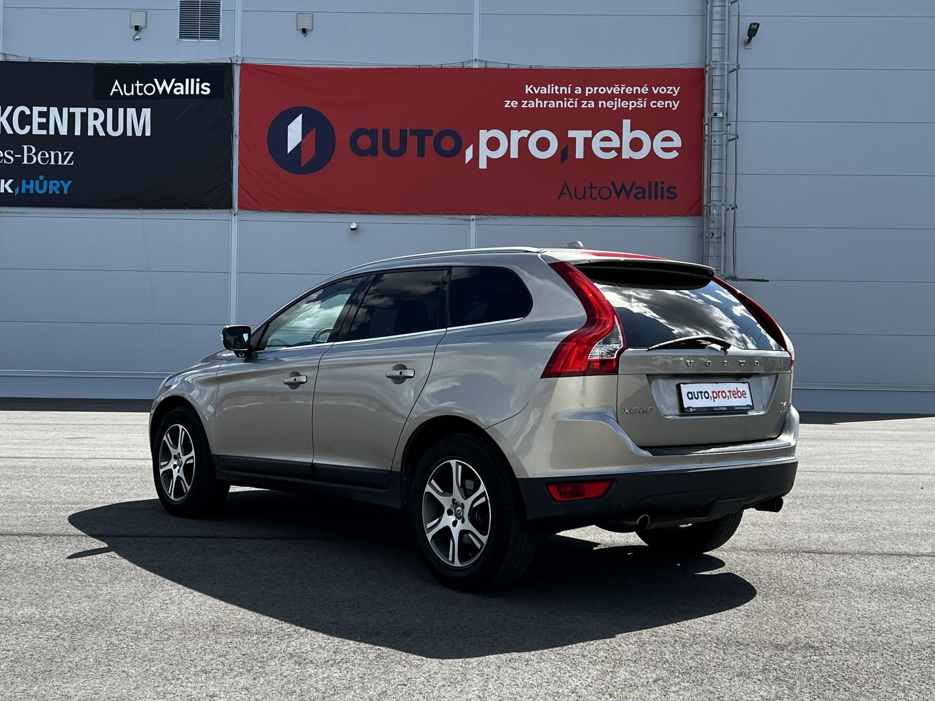 Volvo XC60, 3.0 T6 AWD Aut. Summum TZ - fotka 5