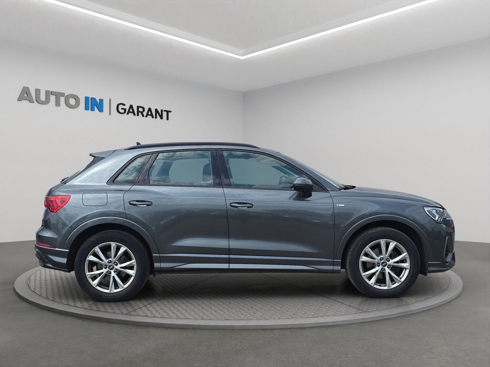 Audi Q3, S-Line 1.5 TFSi 110kw, ČR - fotka 4