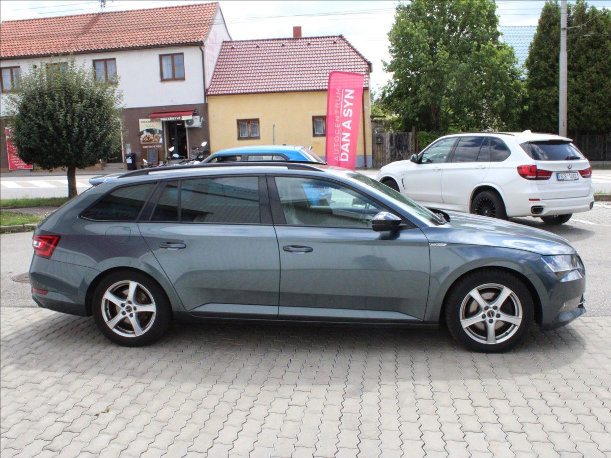 Škoda Superb, 2,0 TDI DSG 140KW SPORTLINE - fotka 3