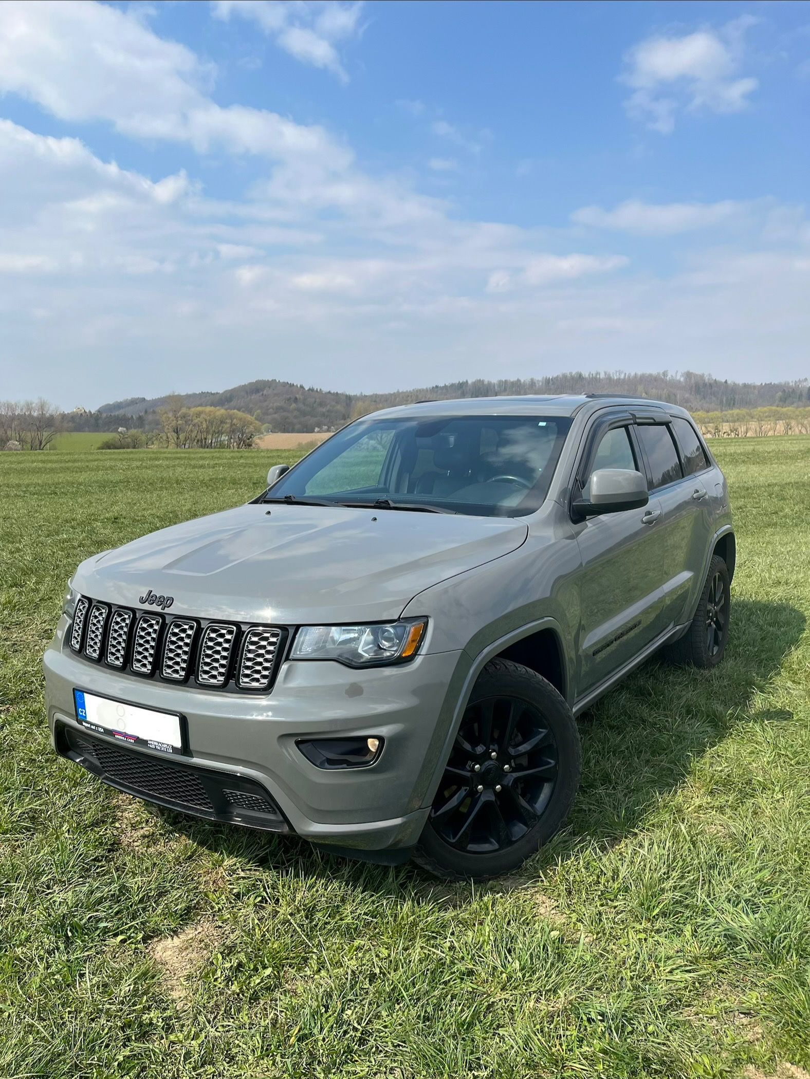 Jeep Grand Cherokee, Altitude 20” TOP stav