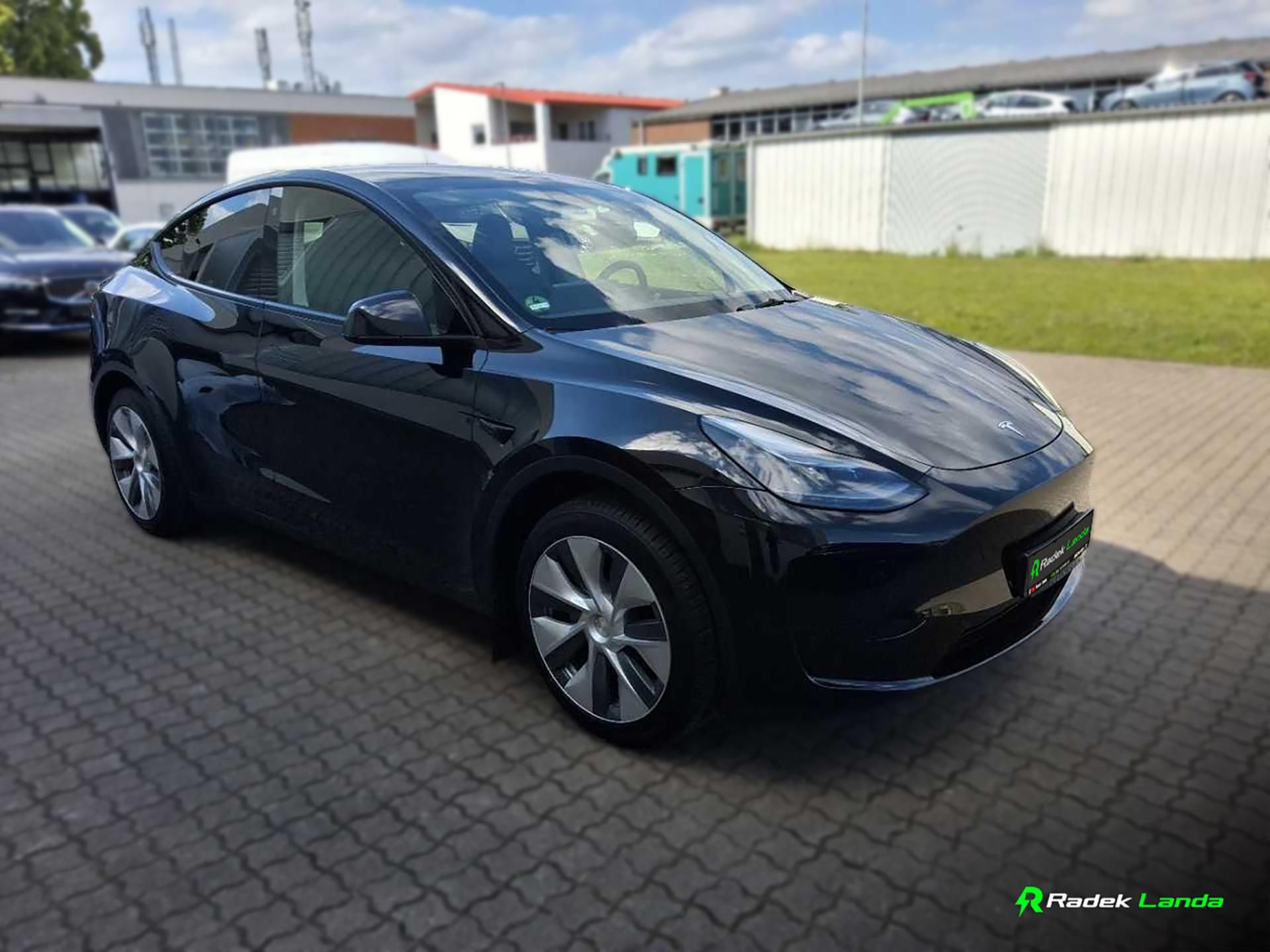Tesla Model Y, Standard Range | LFP, RWD, AMD