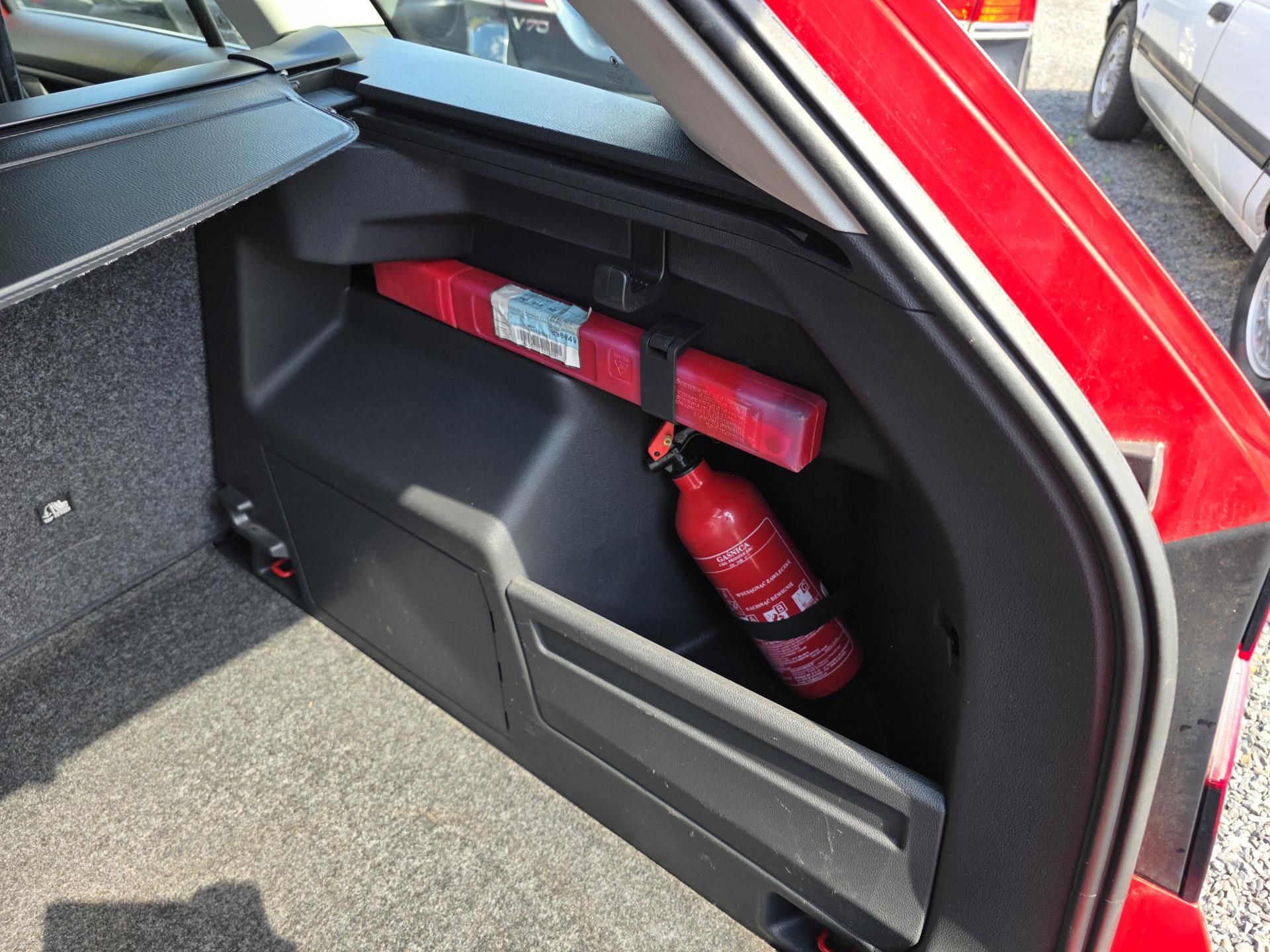 Škoda Fabia, 1.2 TSI 81KW 6ti Park senzor - fotka 6