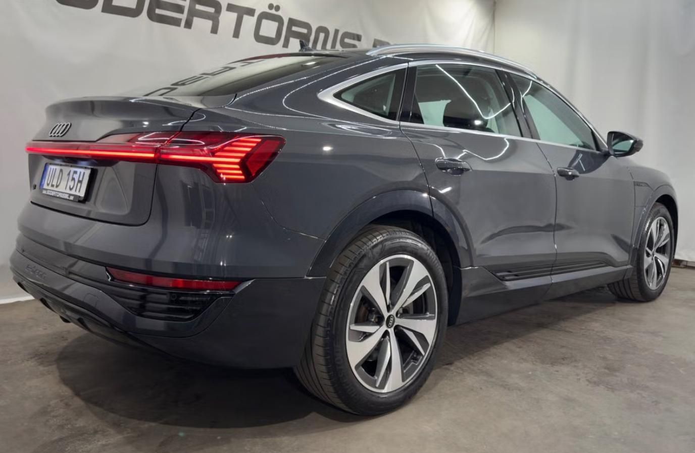 Audi Q8 e-tron, 55 Sportback Q SoH 93% Kam LED - fotka 6