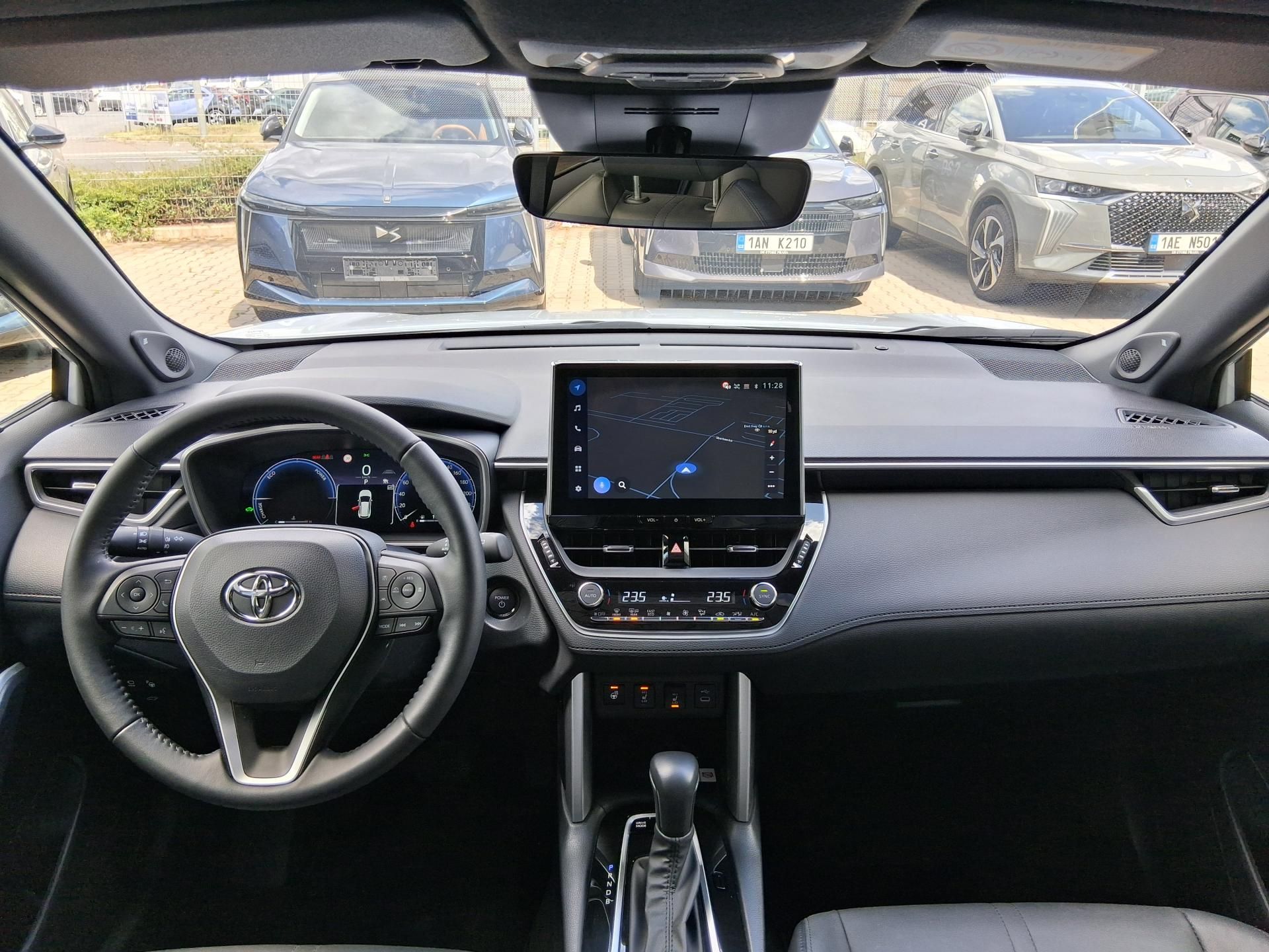 Toyota Corolla Cross, EXE. JBL SKY. 2.0 H. 4x4 143kW - fotka 2