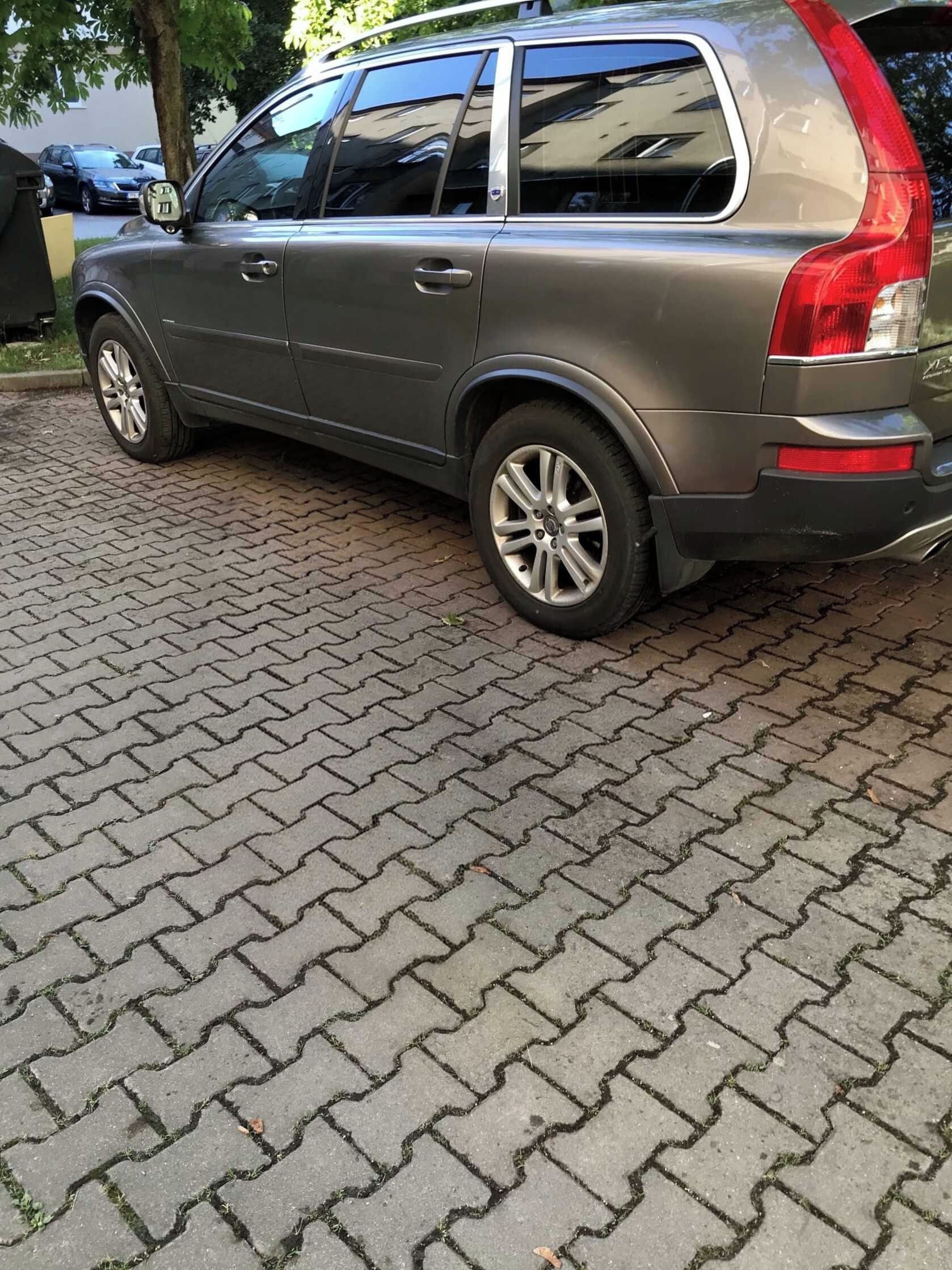 Volvo XC90, Volvo XC90 D5 147kw 7 míst - fotka 3