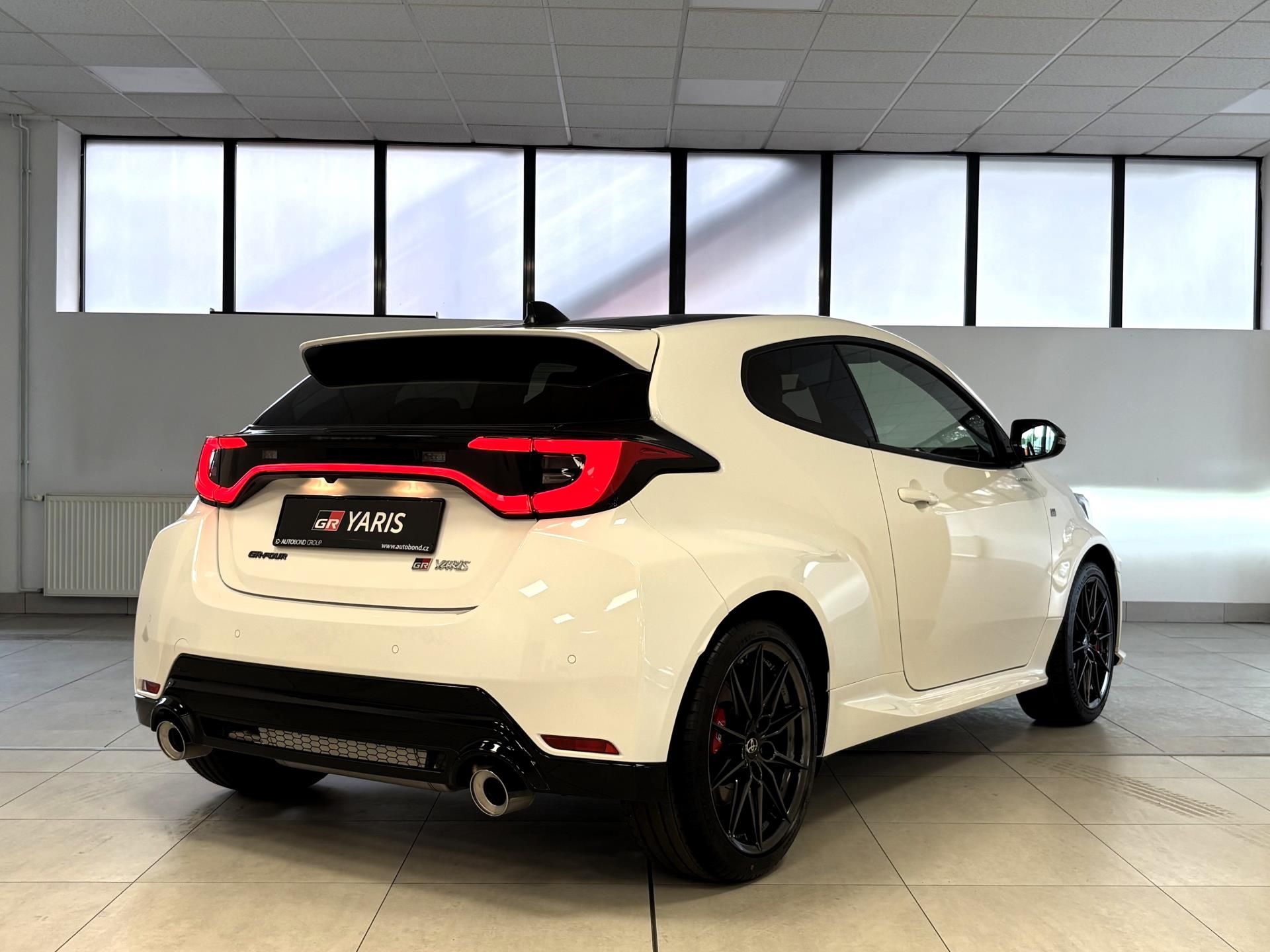 Toyota GR Yaris, 1,6 TURBO 4X4 8AT DYNAMIC + VI - fotka 4
