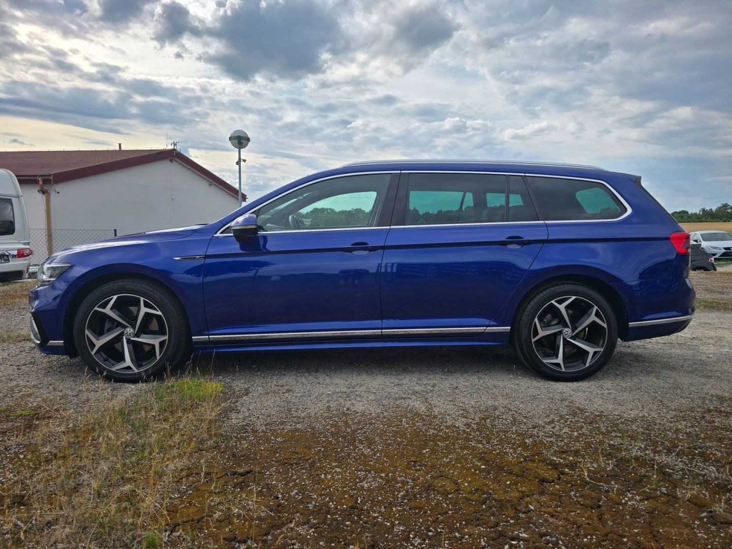 Volkswagen Passat, 2.0 TDI DSG R-line 140 kw - fotka 4