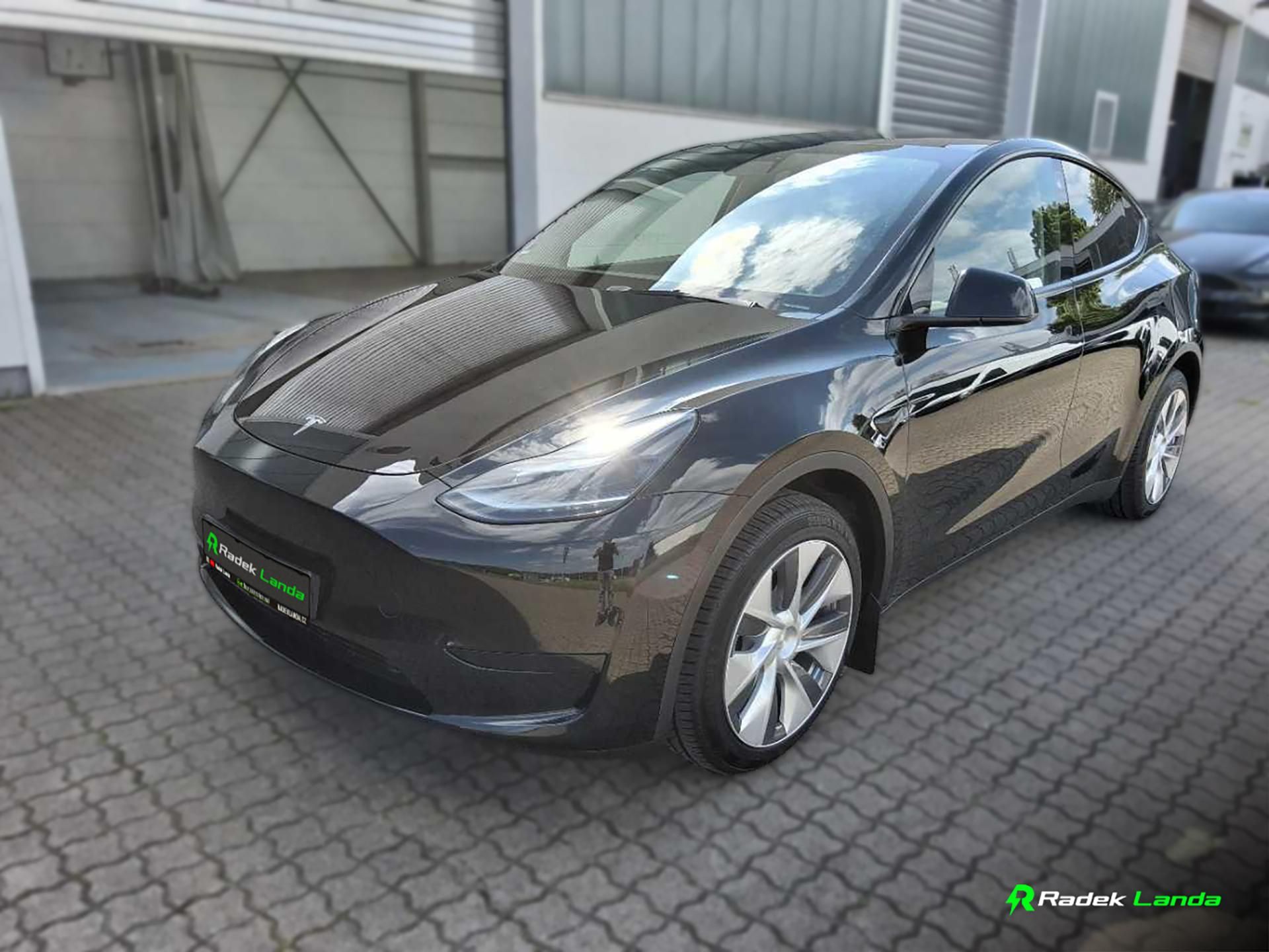 Tesla Model Y, Standard Range | LFP, RWD, AMD - fotka 4