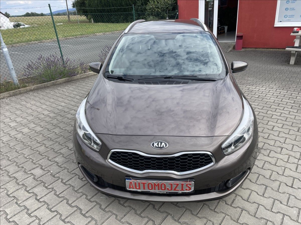 Kia Cee´d, 1,4 16V CVVT ČR 1.MAJITEL 1040 - fotka 3