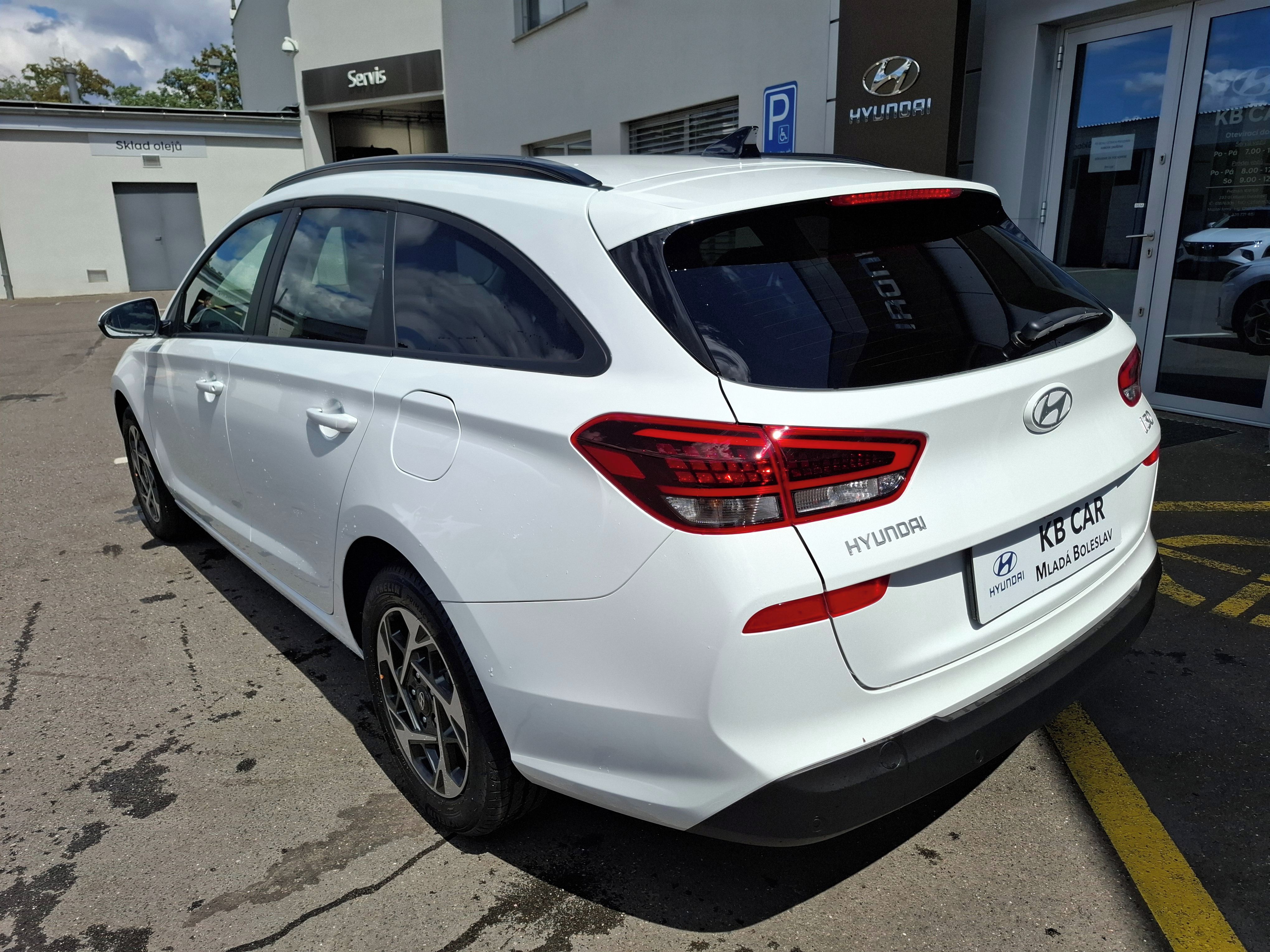 Hyundai i30, 1,0TGDI 85kW GO CZECH FWDT MT - fotka 4