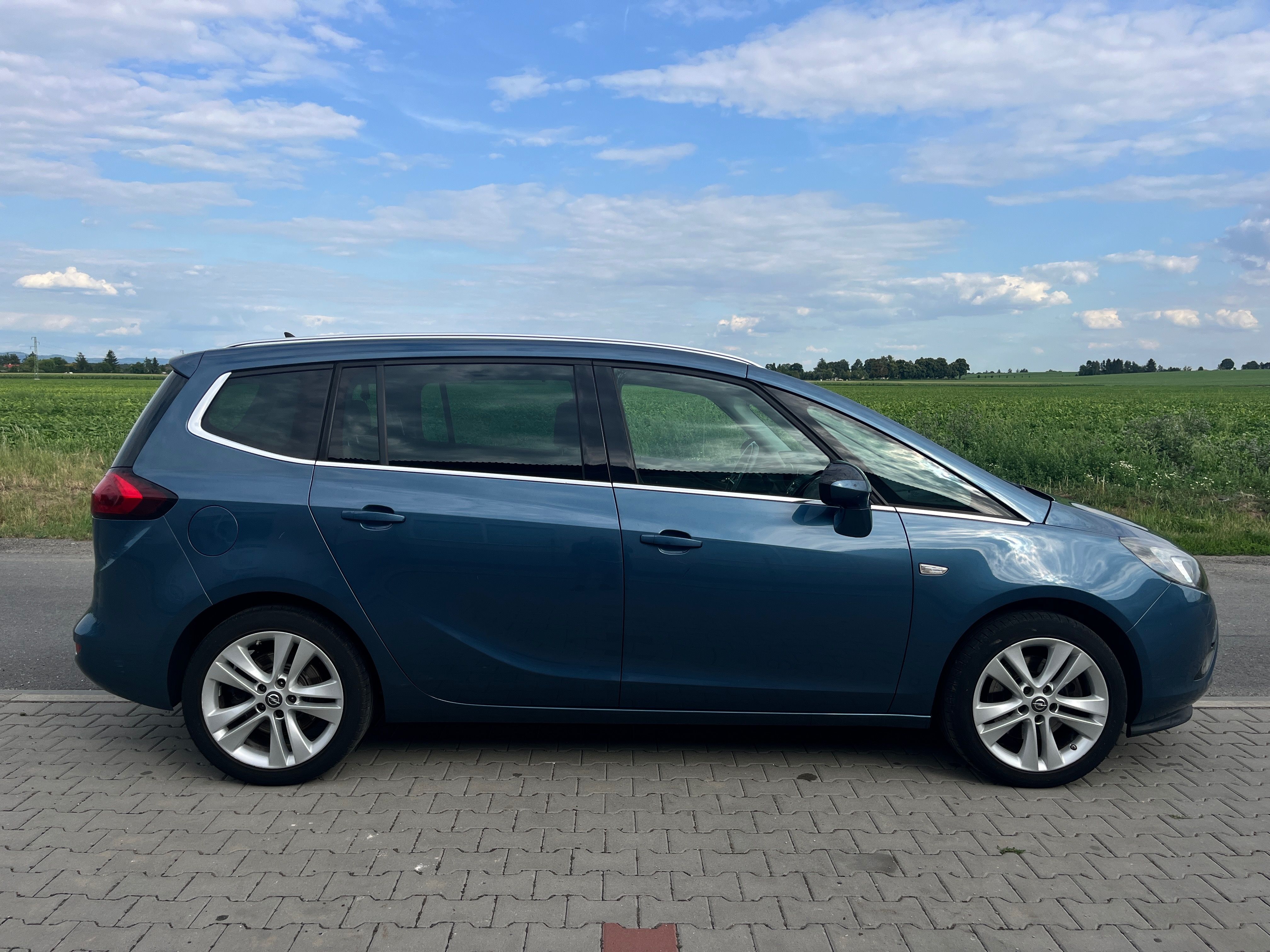 Opel Zafira, TOURER 2,0 CDTI 121kW 7Míst - fotka 2