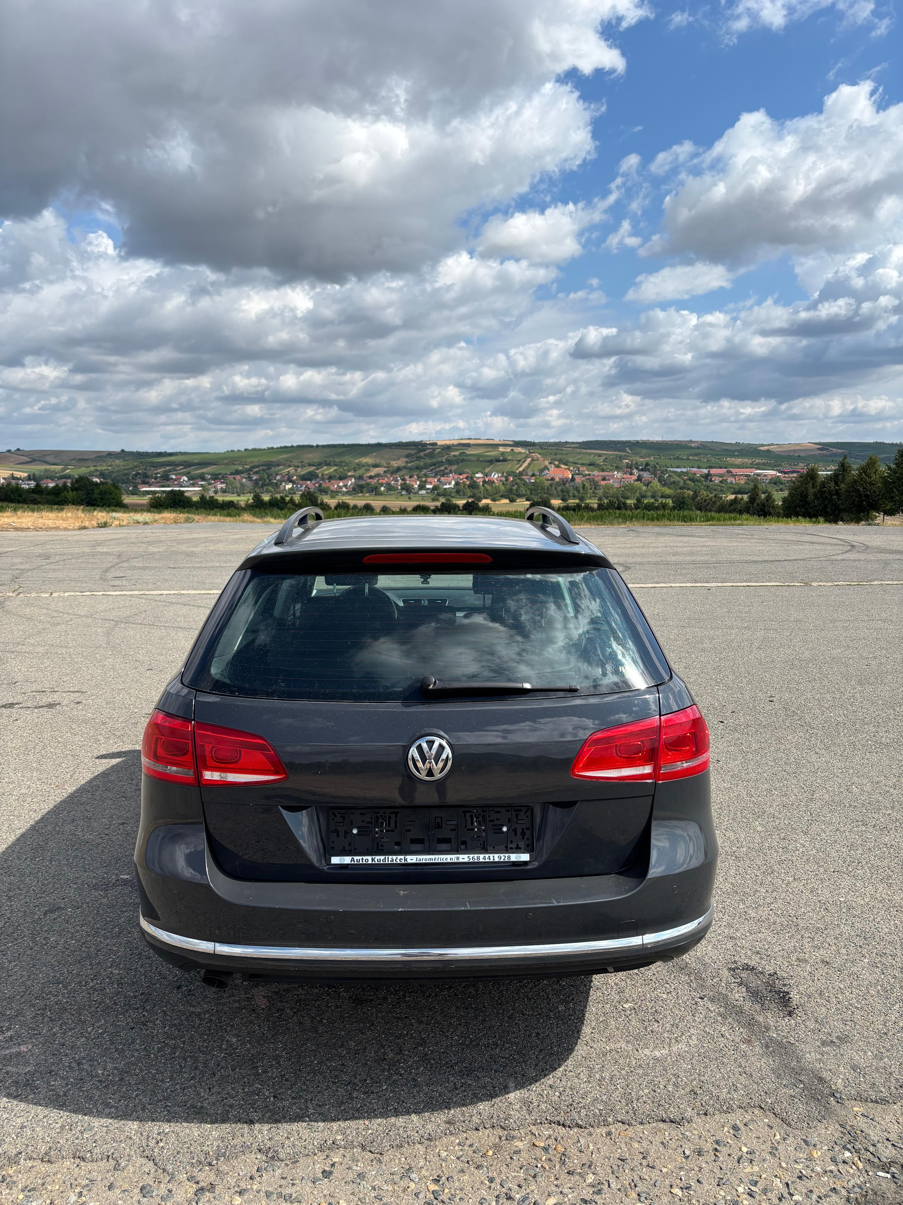 Volkswagen Passat, 1,6 TDi, 77 kW - fotka 5