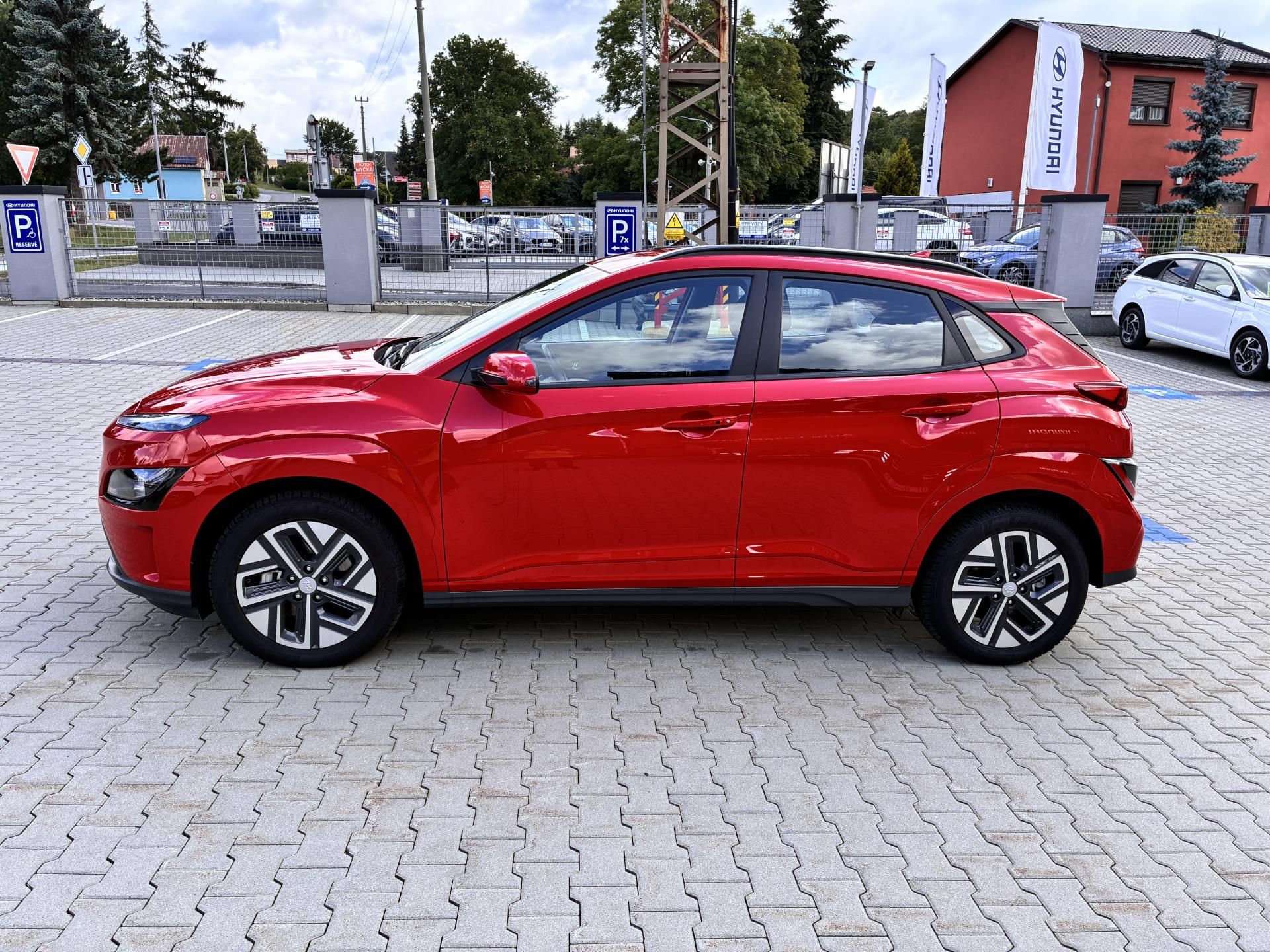 Hyundai Kona, EV 64kWh 150KW SMART - fotka 4
