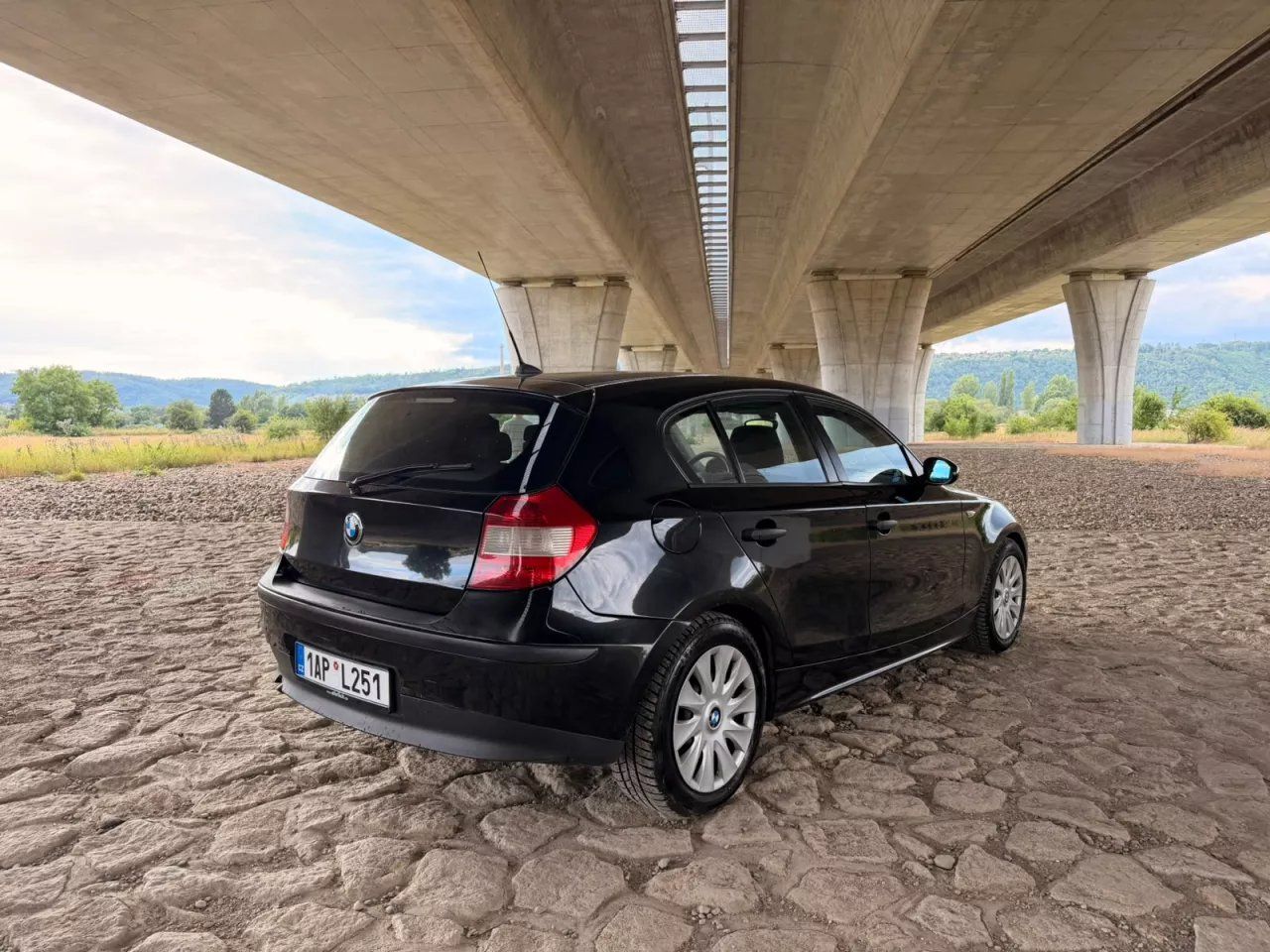 BMW Řada 1, E87 2.0D 90kW 6st. manuál - fotka 3