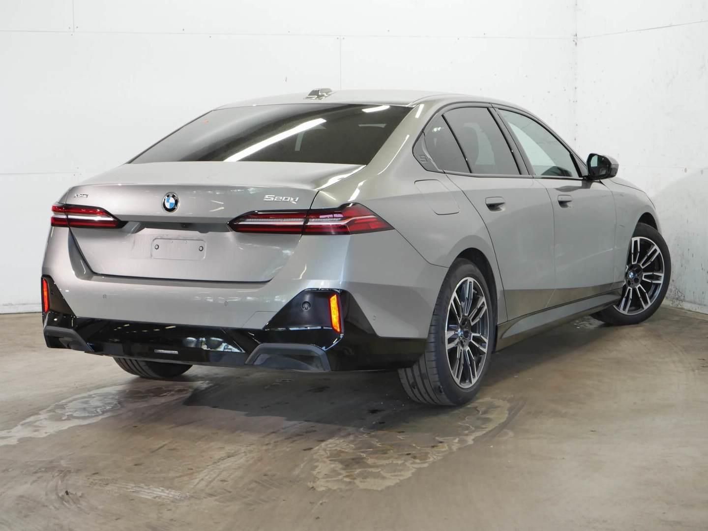 BMW Řada 5, 520d xDrive Harman Ventilace - fotka 4