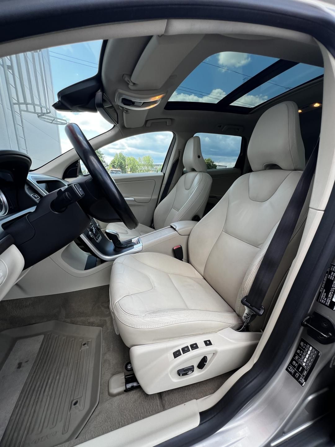 Volvo XC60, 3.0 T6 AWD Aut. Summum TZ - fotka 6
