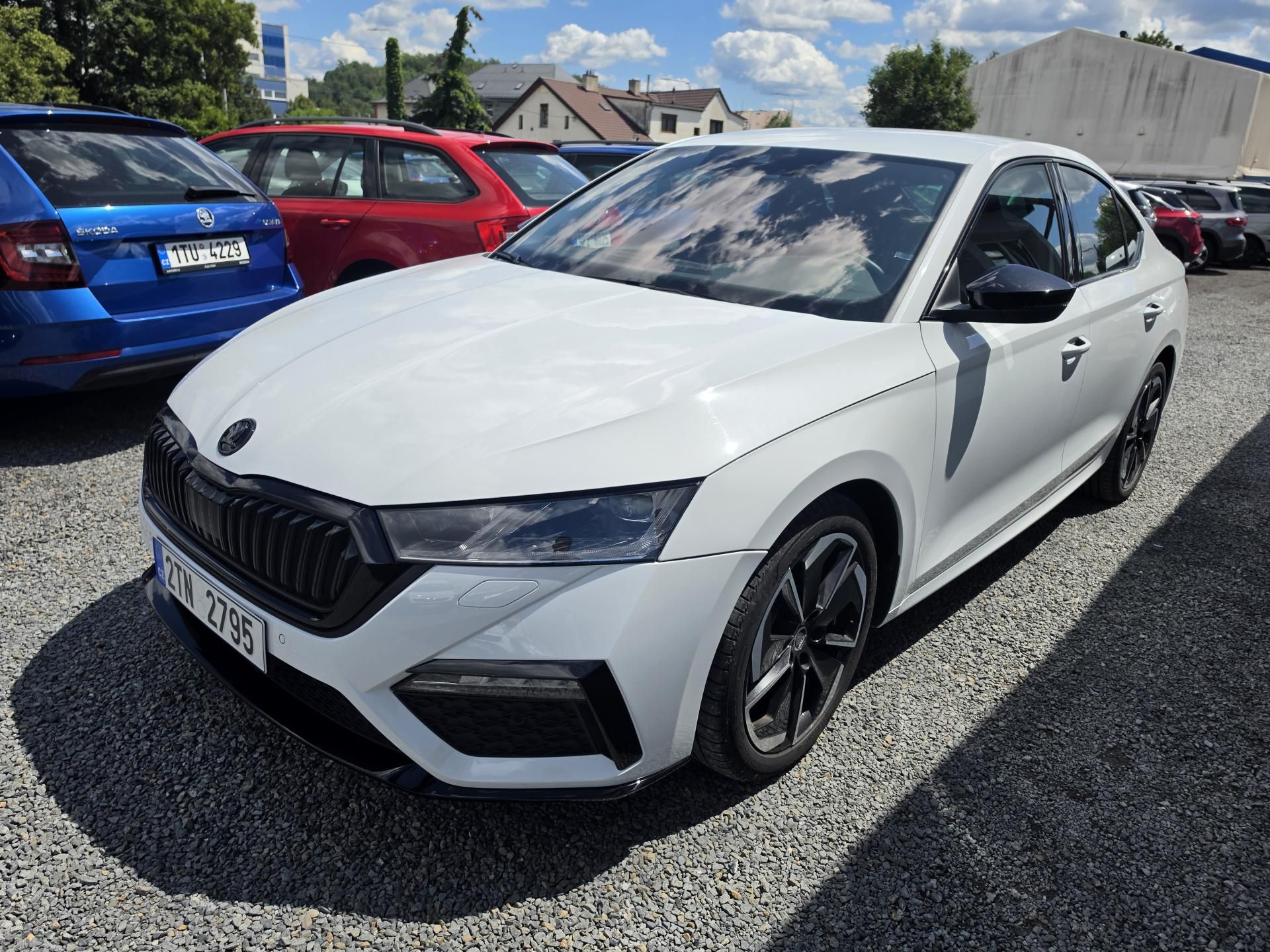 Škoda Octavia, 2.0 TDI RS DSG 5100km - fotka 2