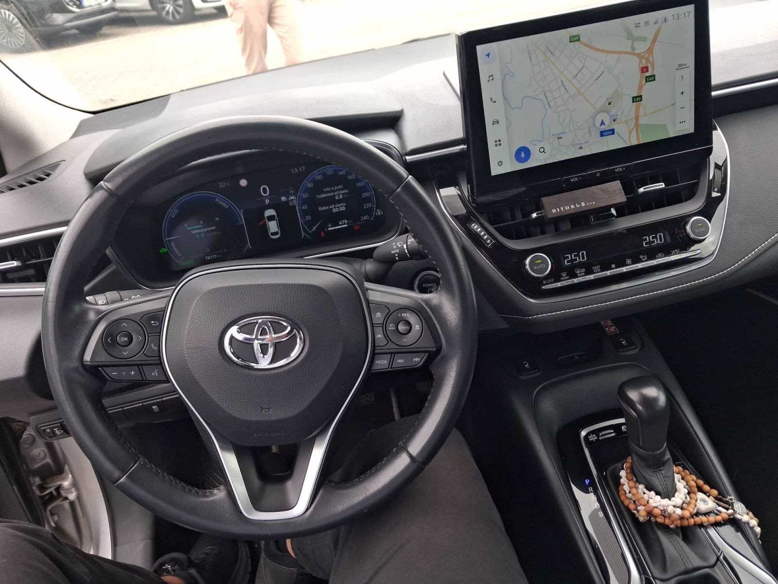 Toyota Corolla, 1.8 Hybrid, Automat - fotka 3