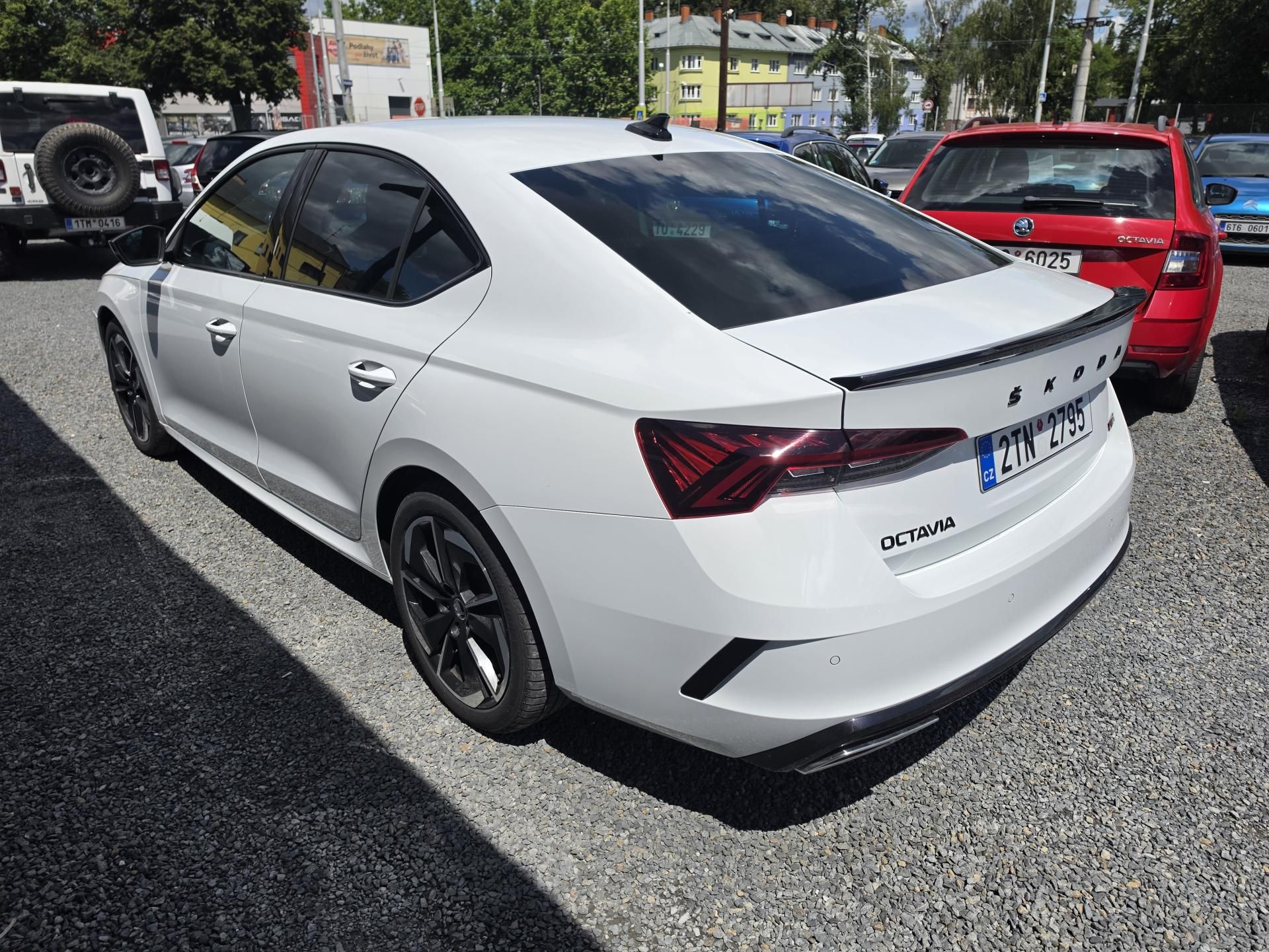 Škoda Octavia, 2.0 TDI RS DSG 5100km - fotka 3