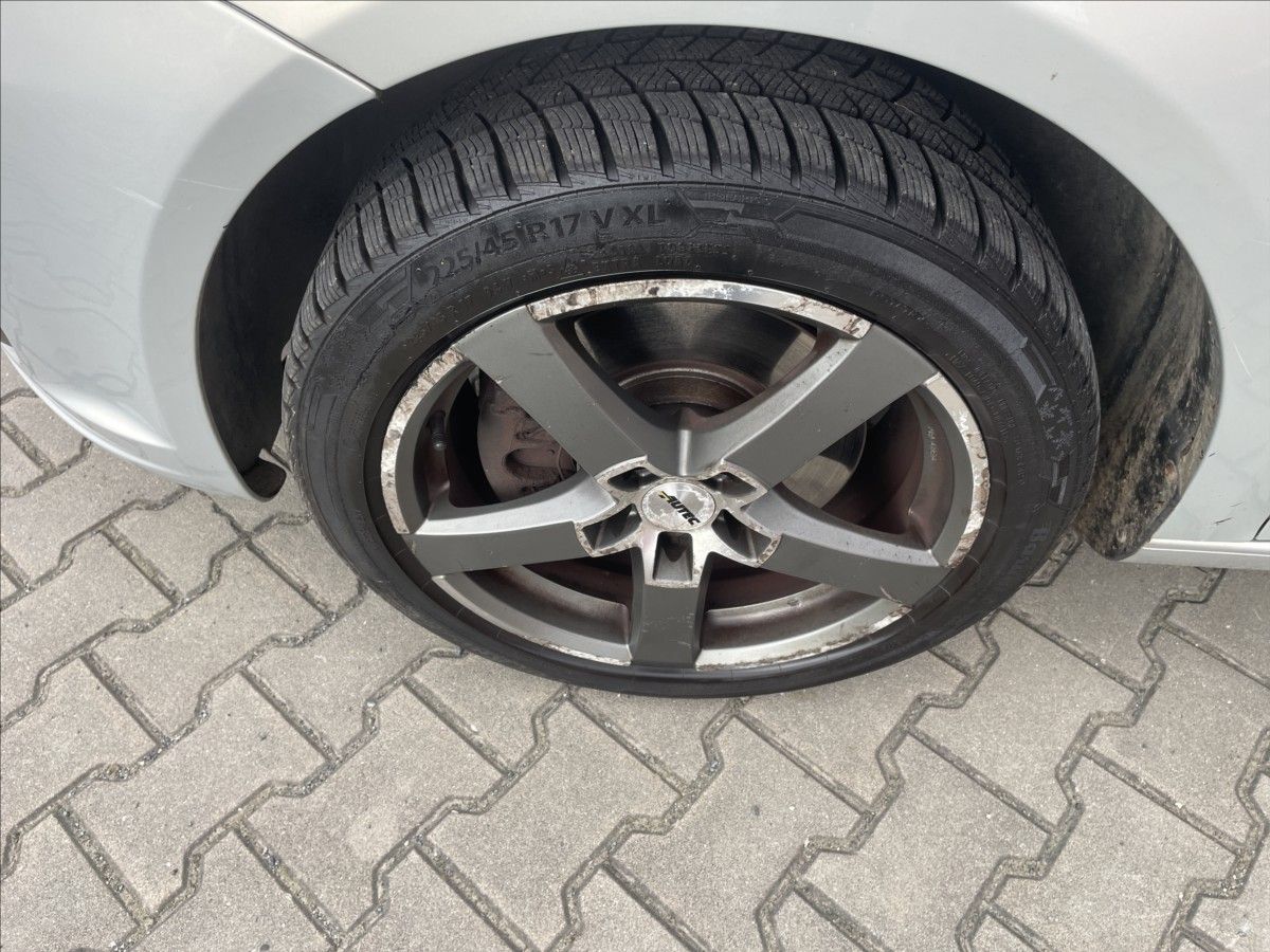 Volkswagen Touran, 2,0 TDI DIGIKLIMA OK PO SERVIS - fotka 6