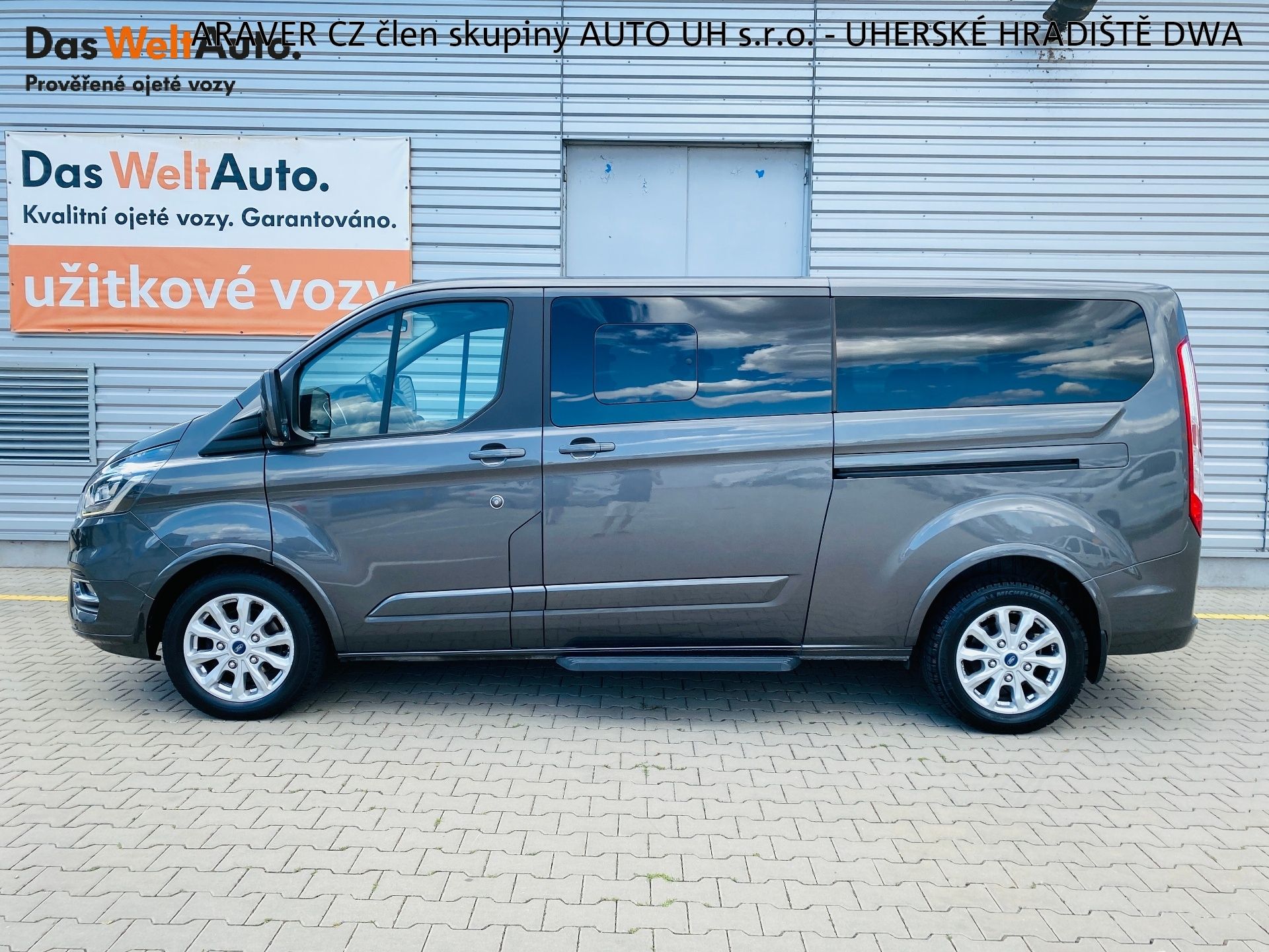 Ford Tourneo Custom, 2.0 EcoBlue 136kW L2 Titanium - fotka 3