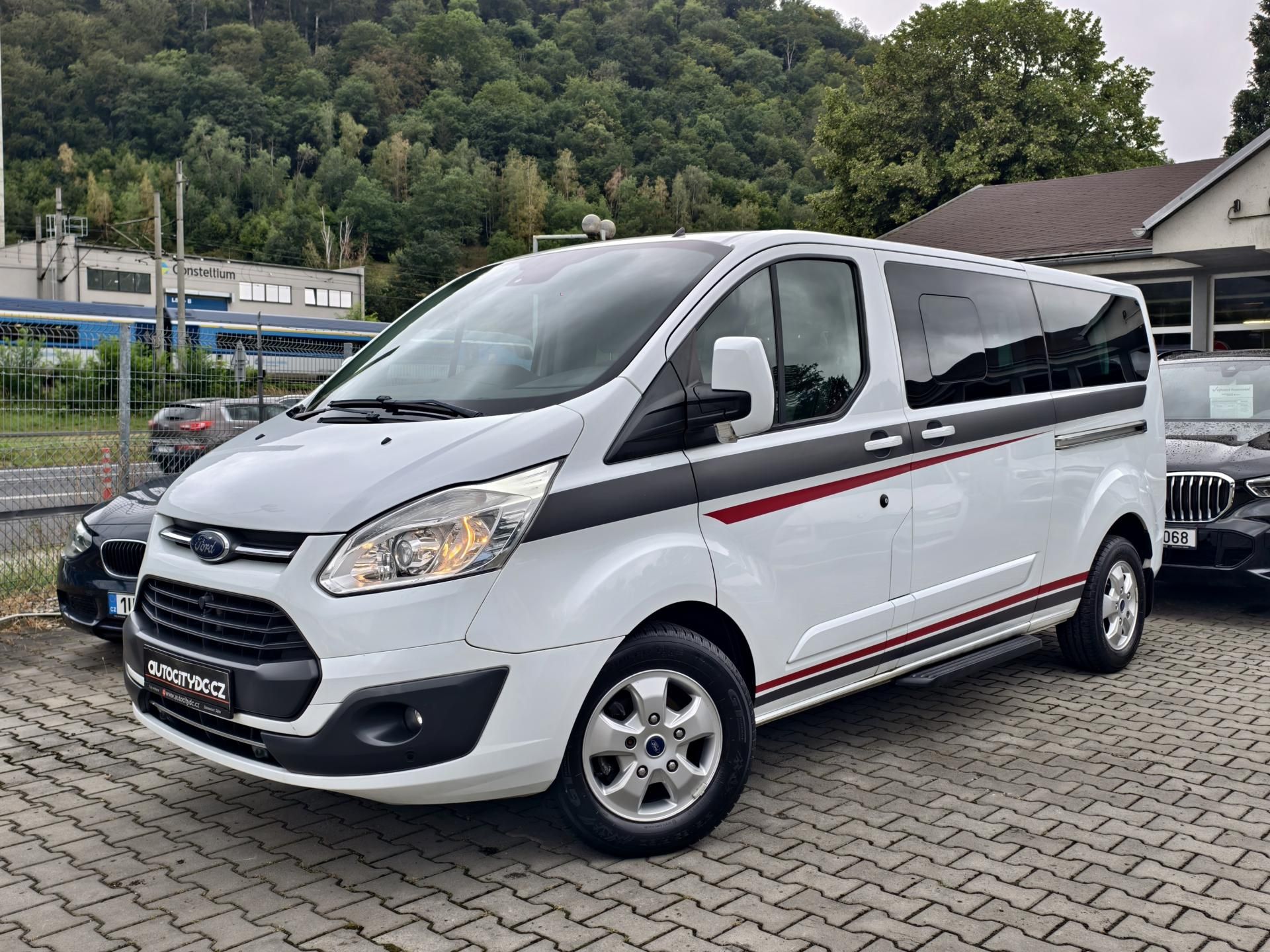 Ford Tourneo Custom, 2.0 EcoBlue 125kW, 9 MÍST, L2 - fotka 3