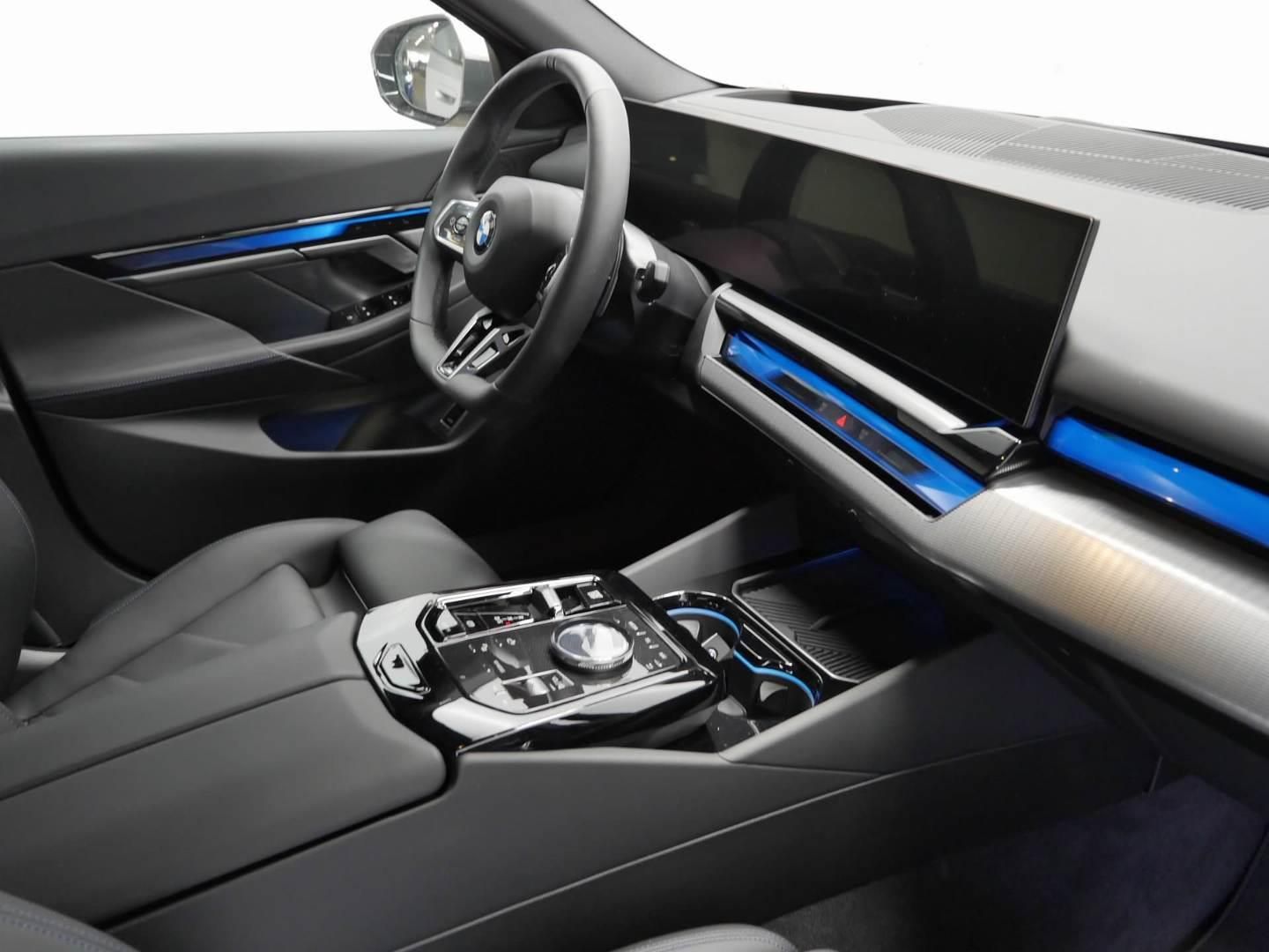 BMW Řada 5, 520d xDrive Harman Ventilace - fotka 5